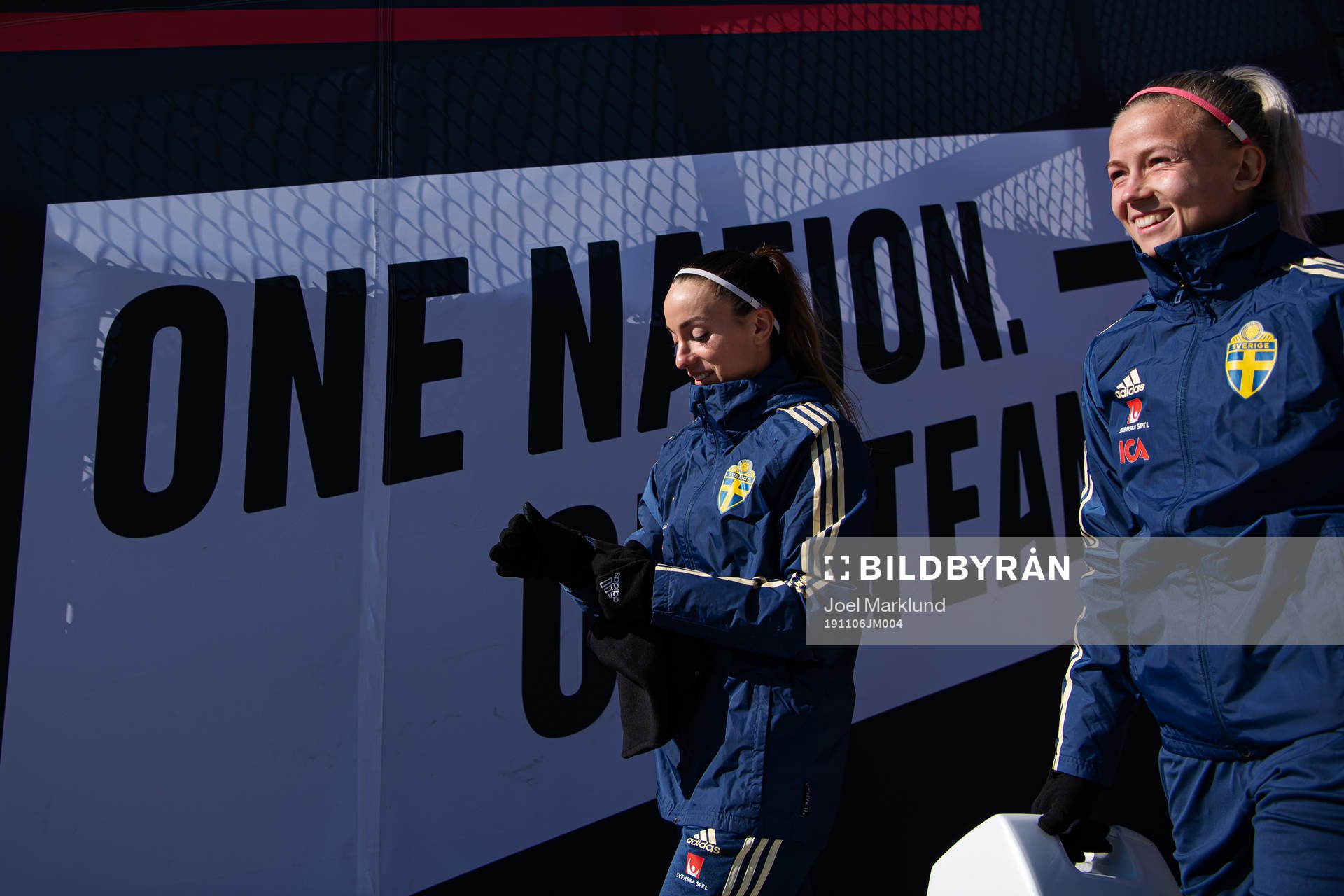 Kosovare Asllani and Hanna Glas of the Swedish women’s