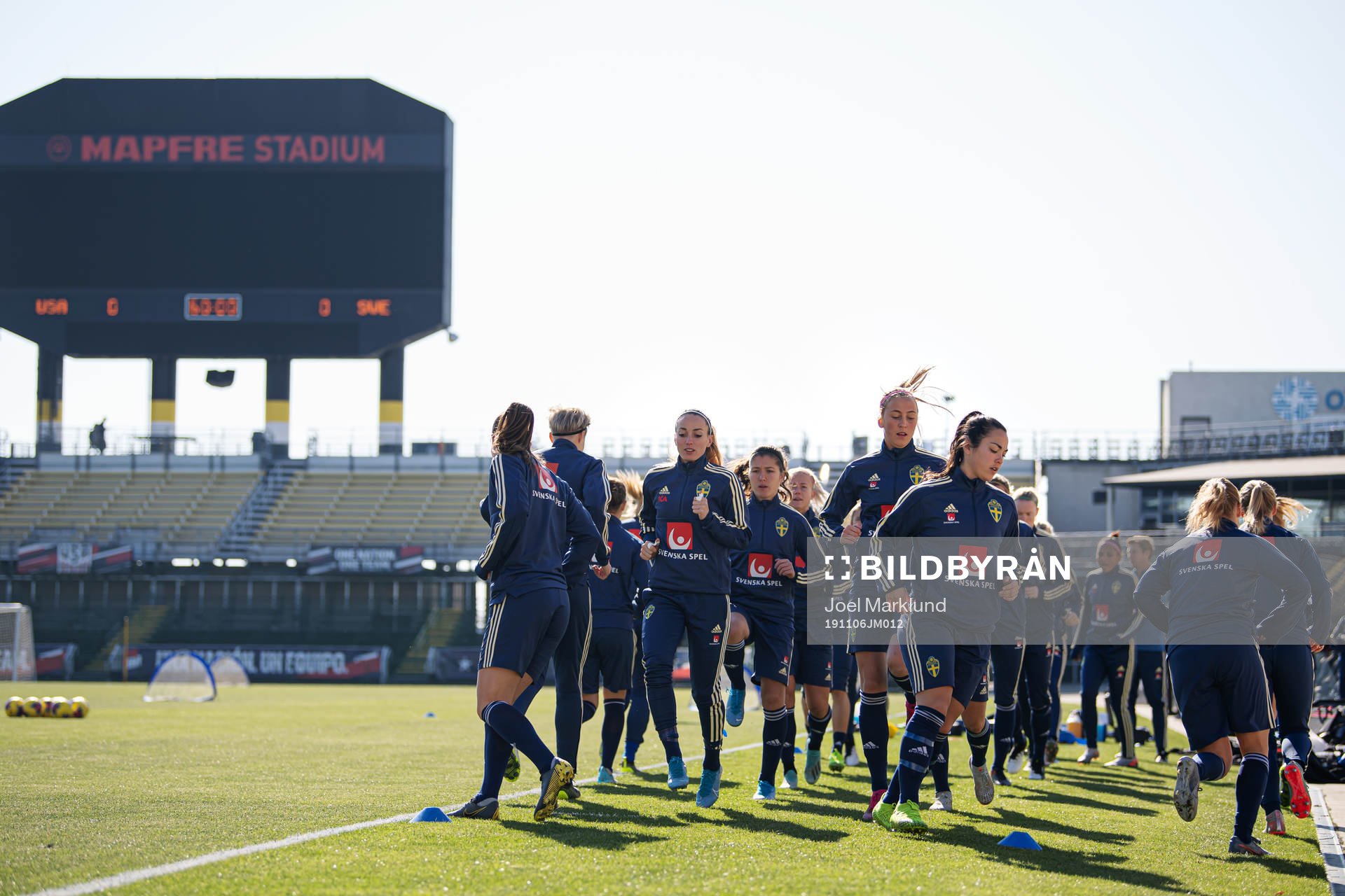Kosovare Asllani, Julia Karlernäs and Michelle de Jongh of