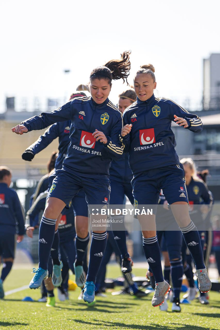 Loreta Kullashi and Hanna Bennison of the Swedish women’s