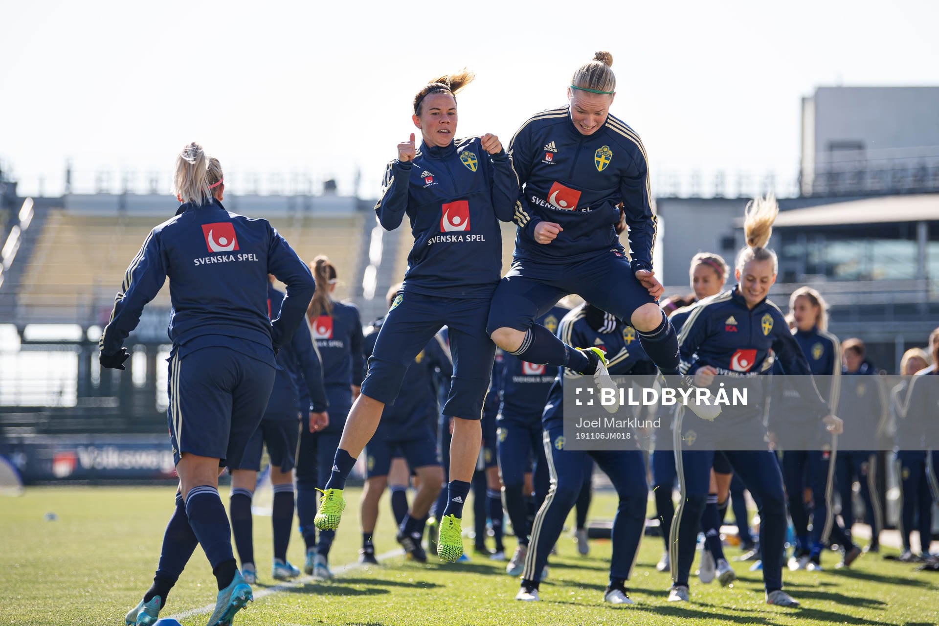 Jessica Samuelsson and Hedvig Lindahl of the Swedish