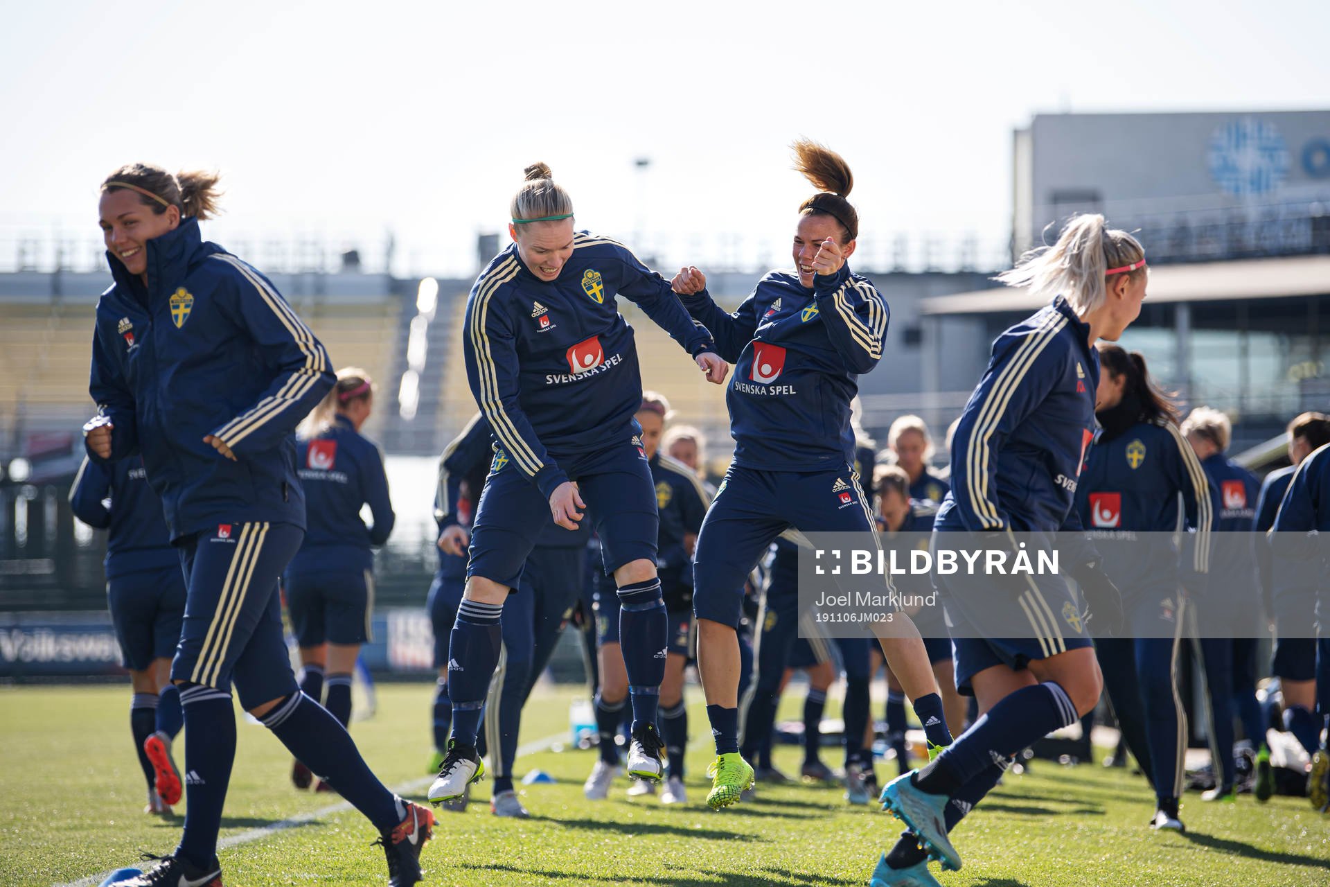Hedvig Lindahl and Jessica Samuelsson of the Swedish