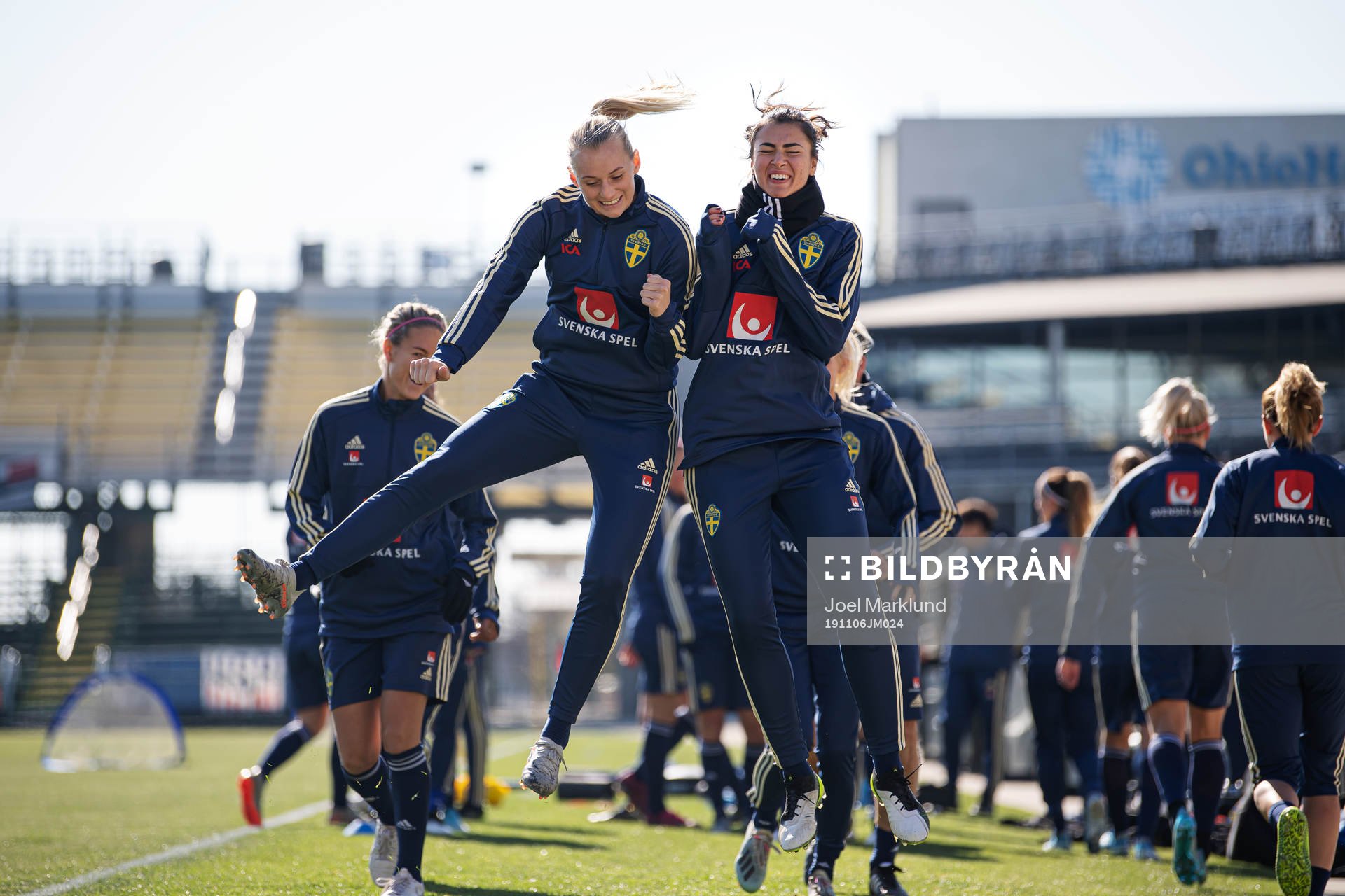 Stina Blackstenius and Zecira Musovic of the Swedish