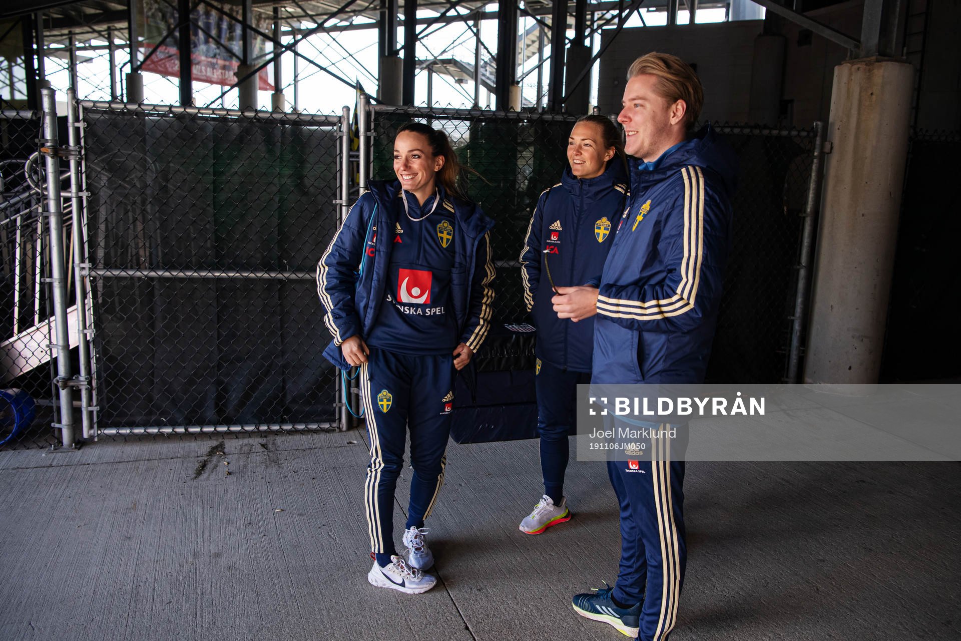 Kosovare Asllani, Magdalena Eriksson and press officer