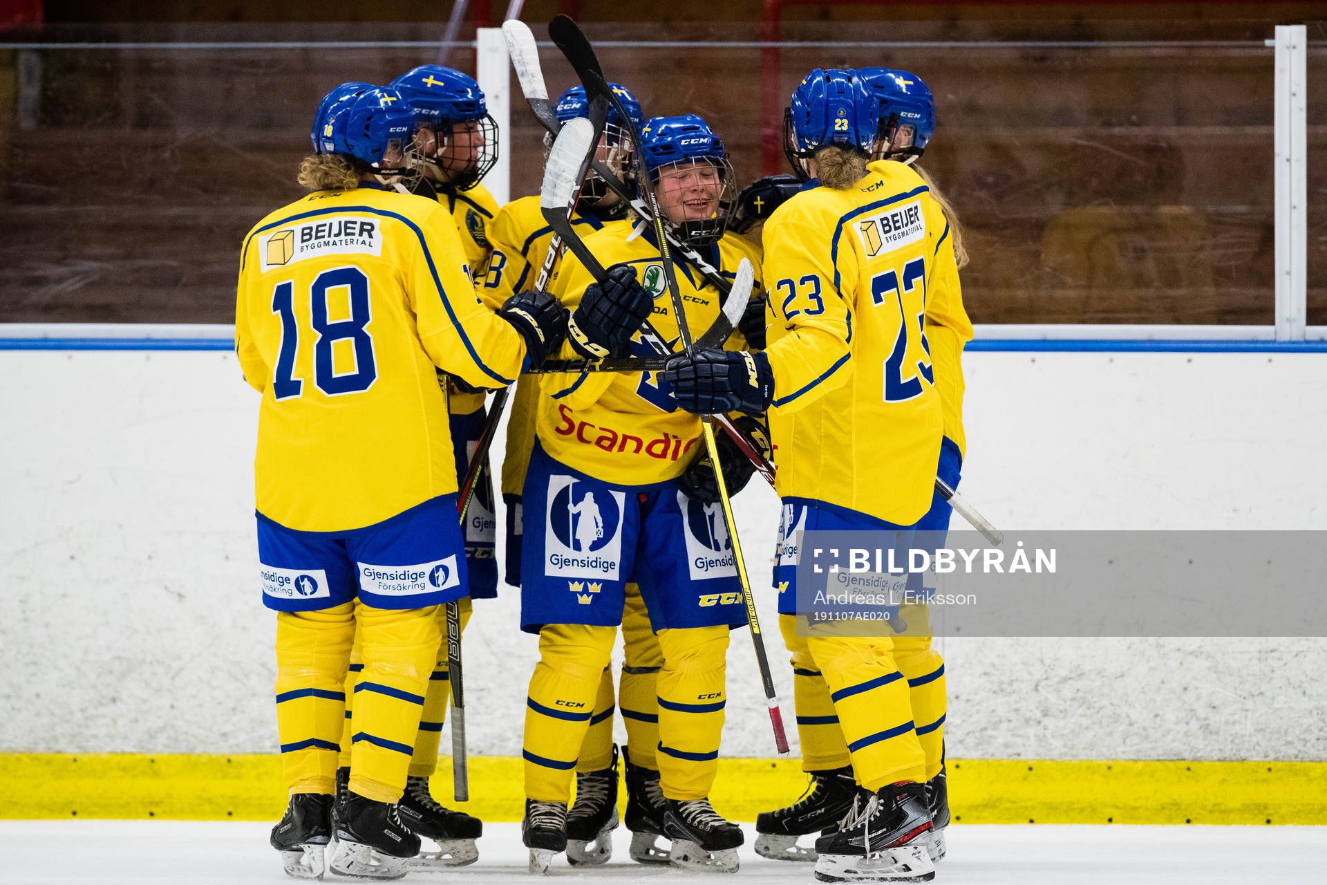 Sveriges Nicole Hall jublar
