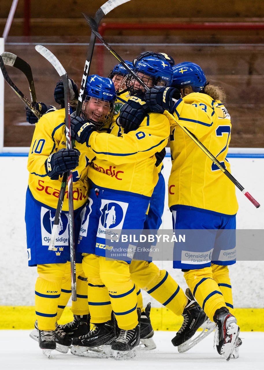 Sveriges Nicole Hall jublar