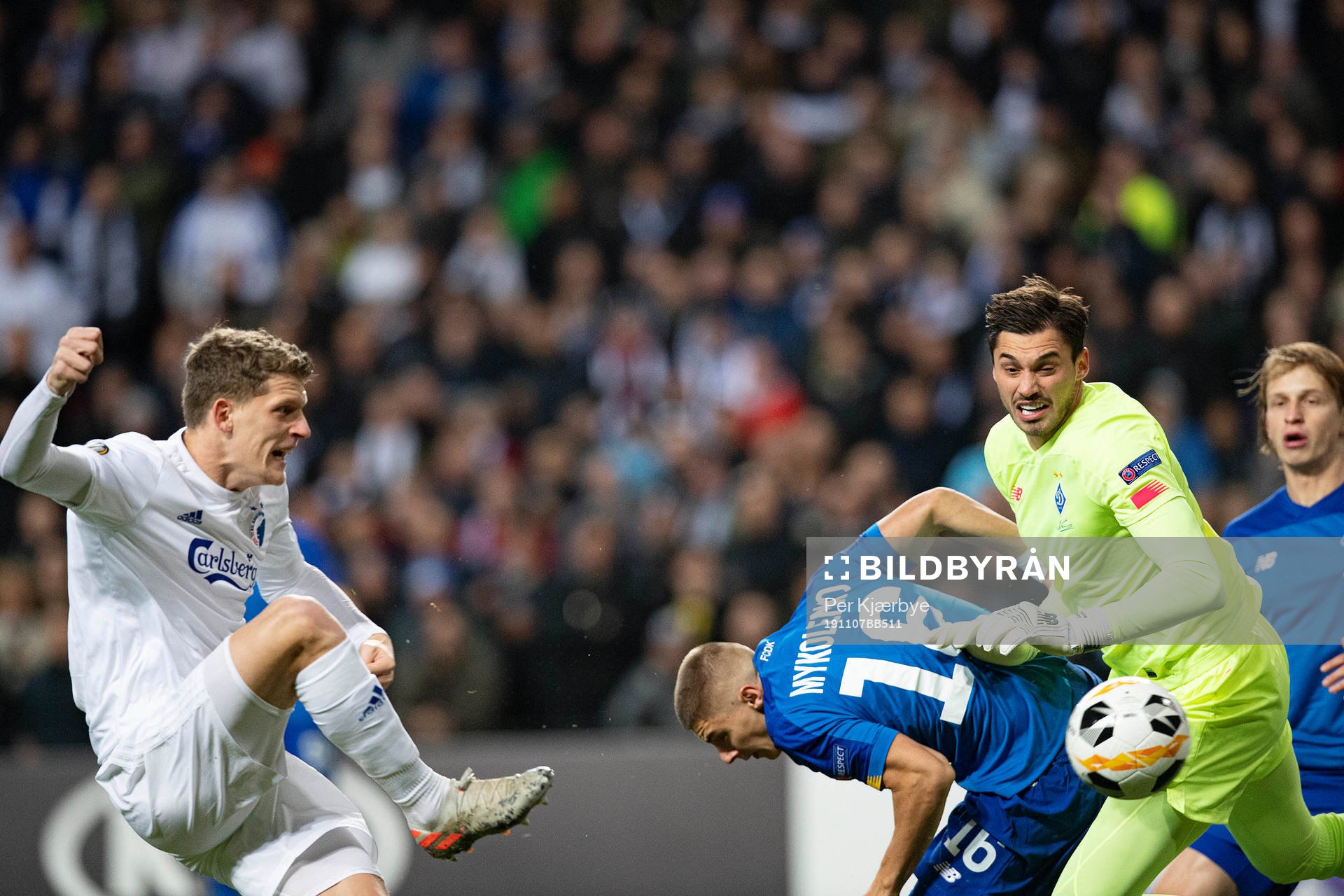 [DK=20191107: Jens Stage, FC København sparker bolden i