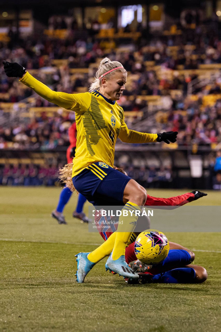 Hanna Glas of Sweden is tackled by Casey Short of USA