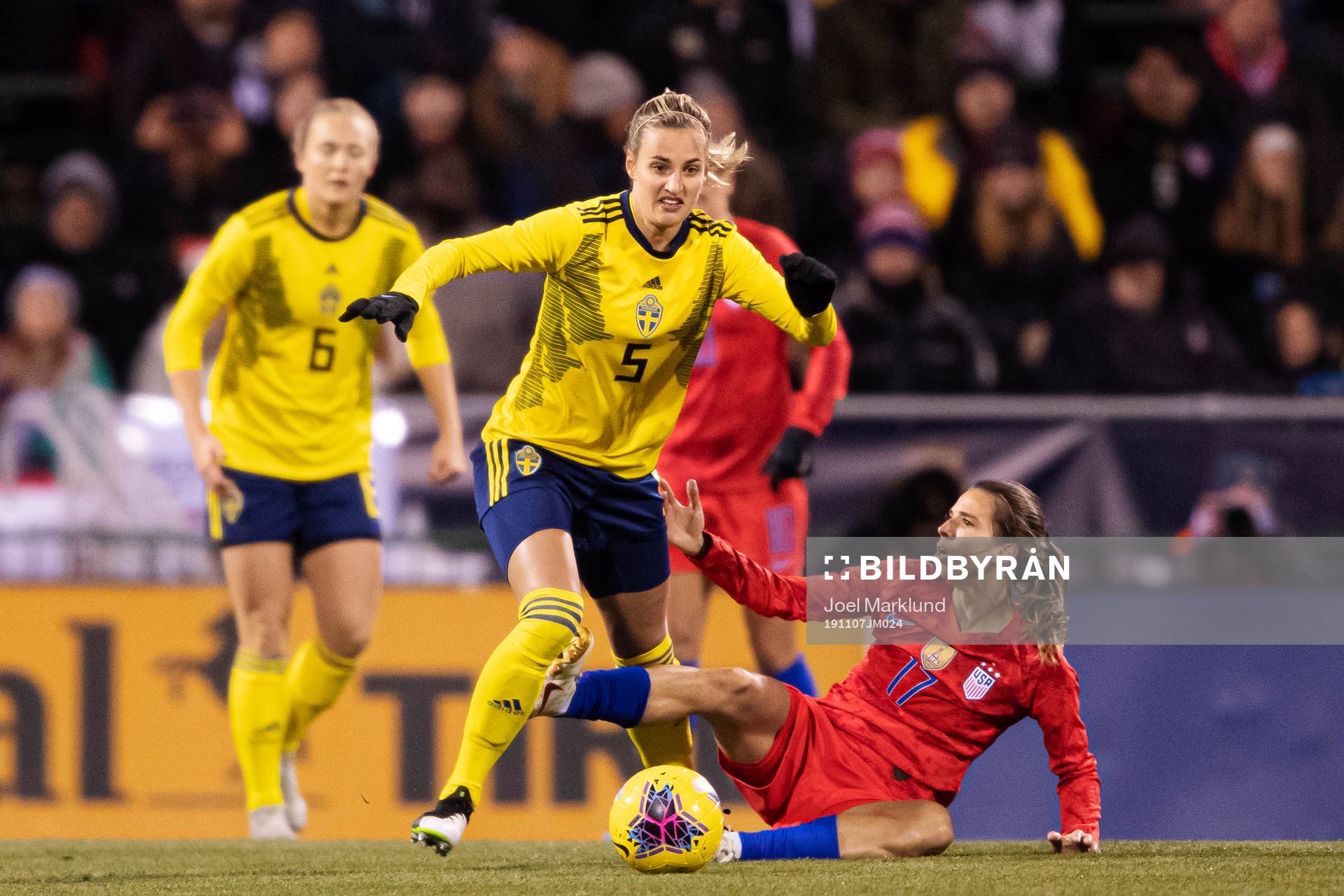 Nathalie Björn of Sweden and Tobin Heath of USA