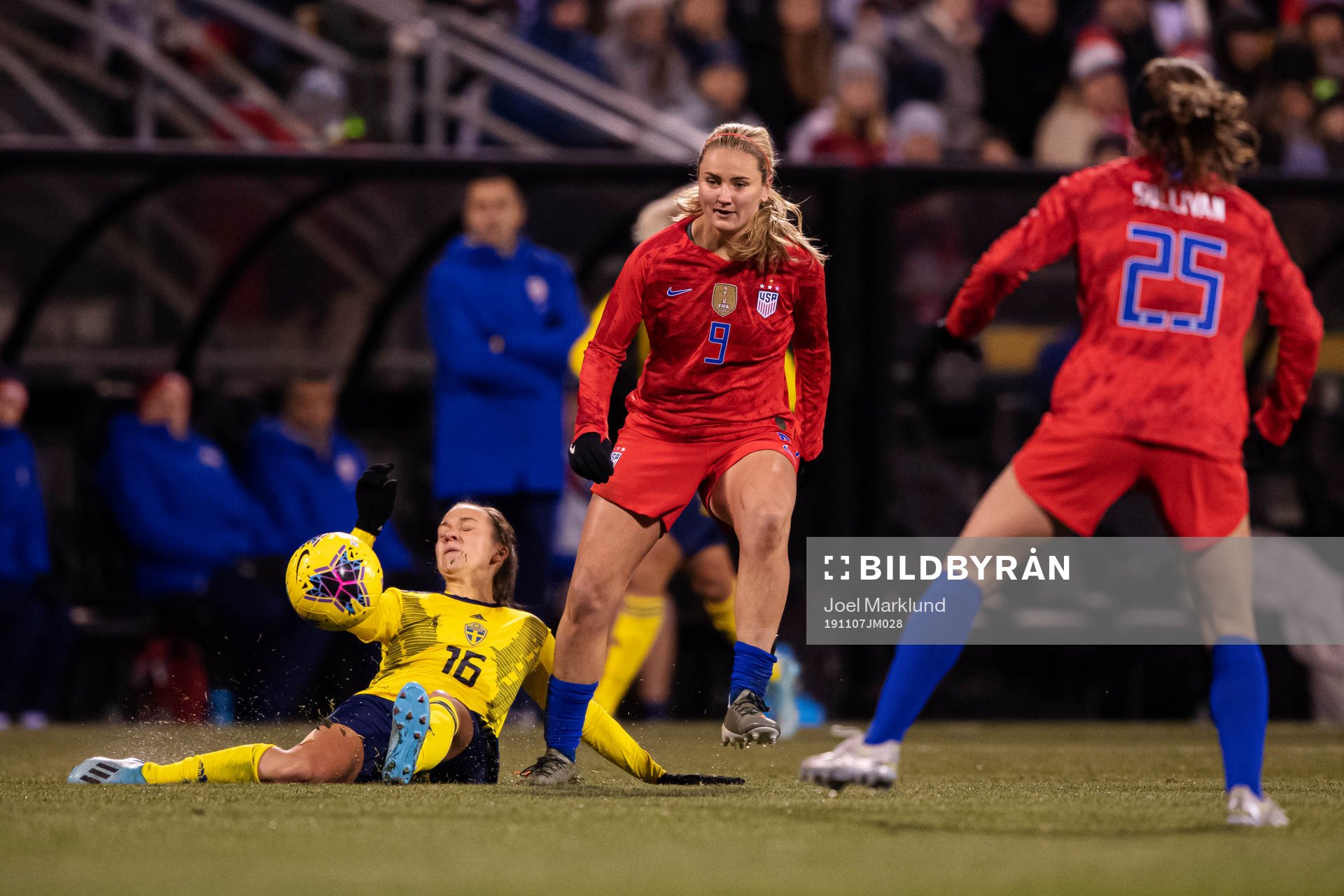 Julia Zigiotti Olme of Sweden and Lindsey Horan of USA