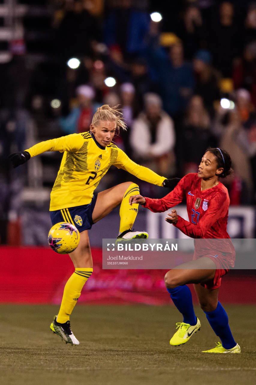 Jonna Andersson of Sweden and Lynn Williams of USA