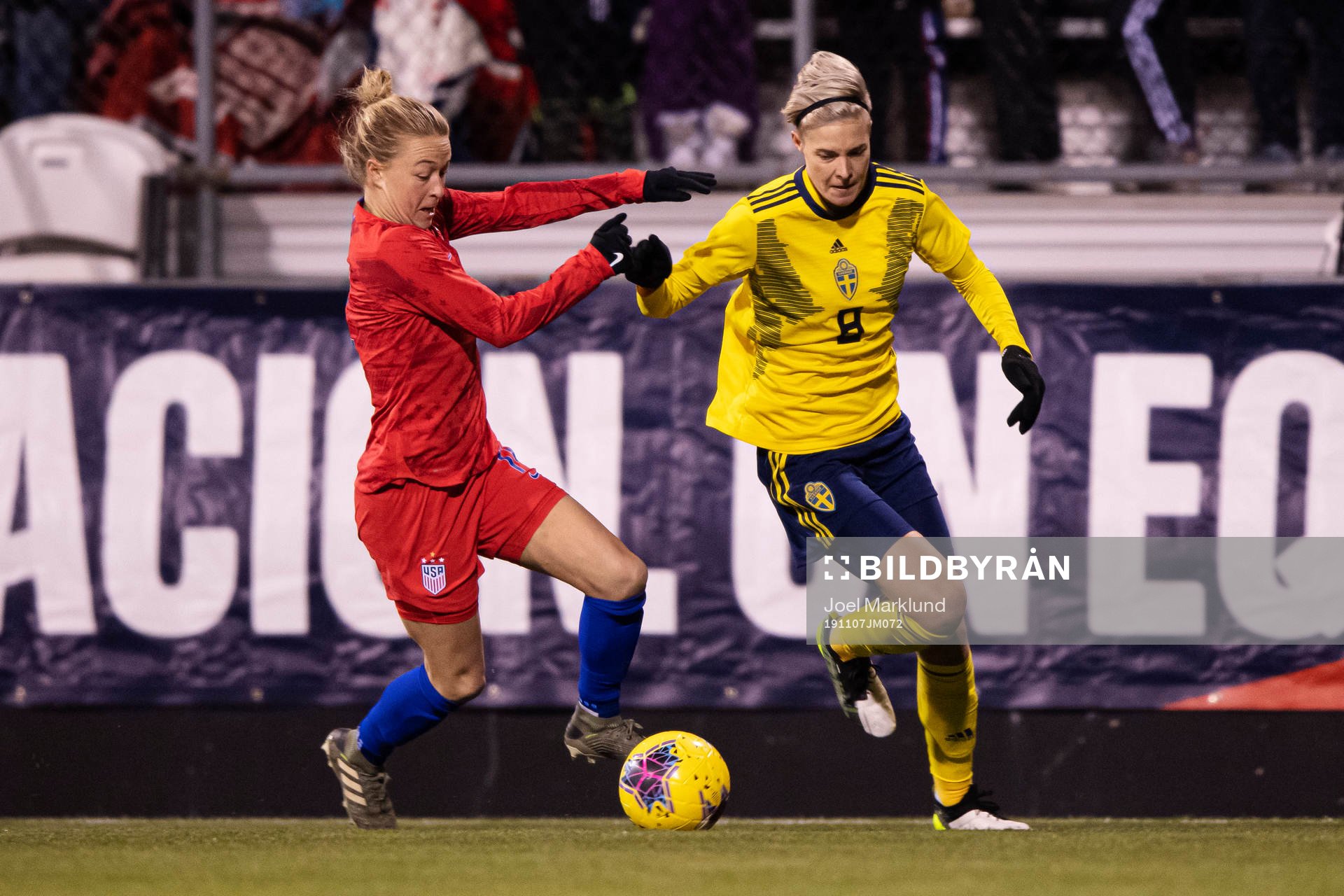 Emily Sonnett of USA and Lina Hurtig of Sweden