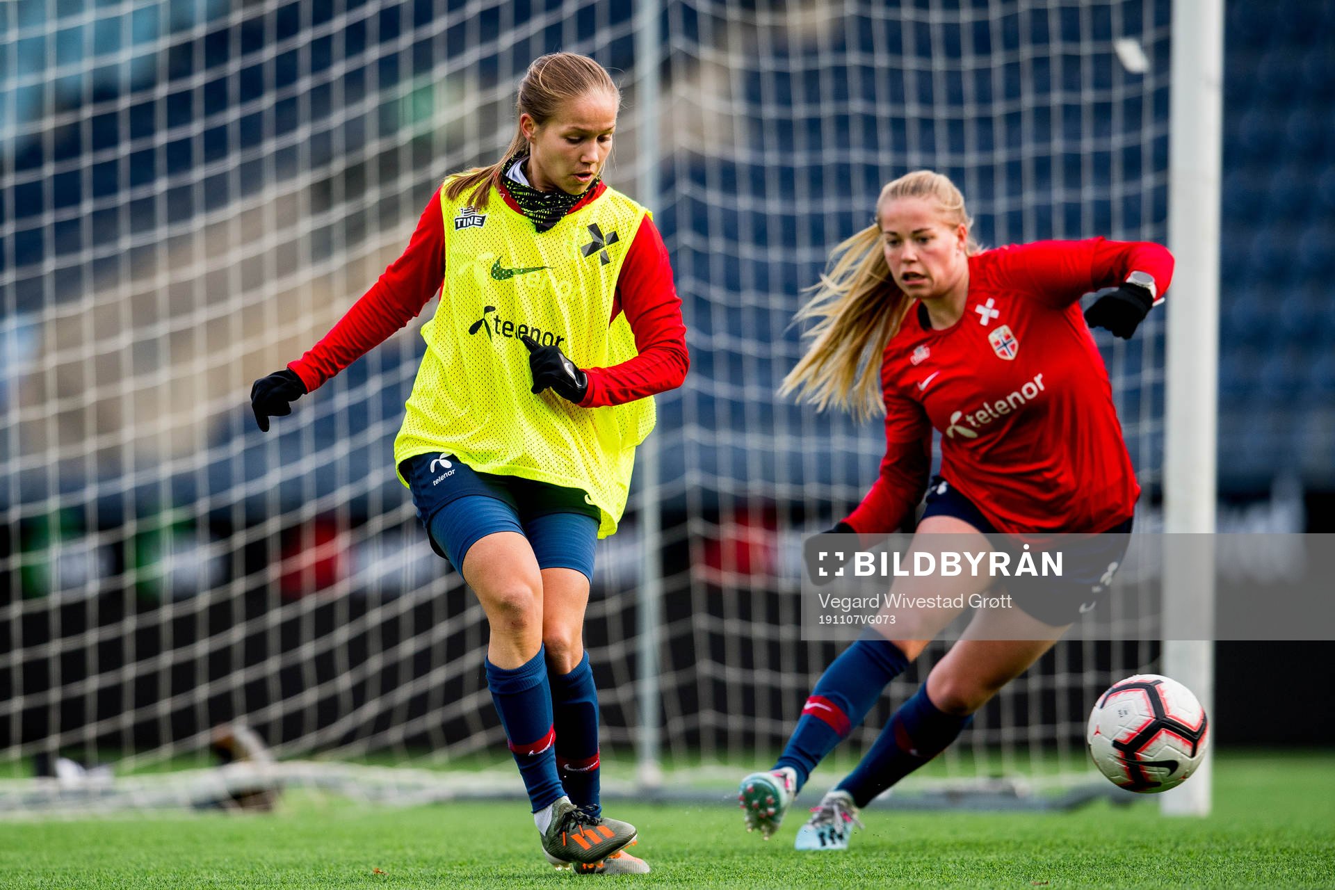 Guro Reiten and Therese Sessy Åsland of Norway