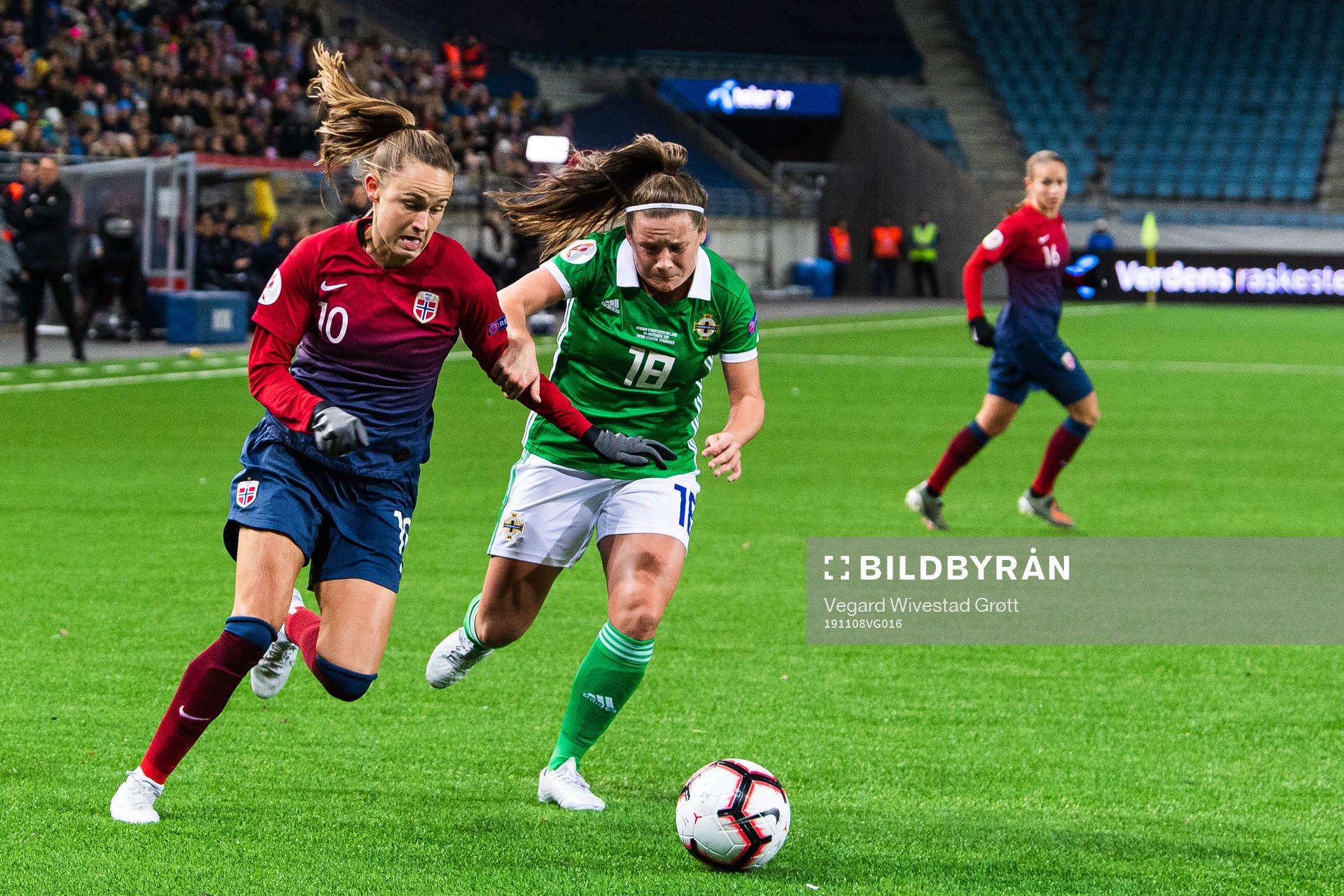 Caroline Graham Hansen of Norway and Megan Bell of Northern