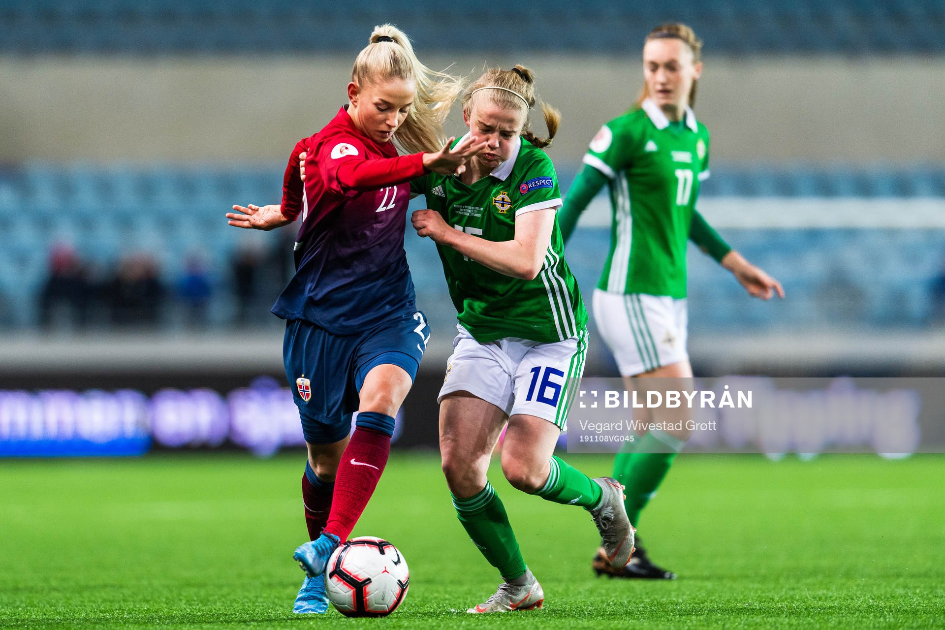 Rikke Bogetveit Nygard of Norway and Emma McMaster of