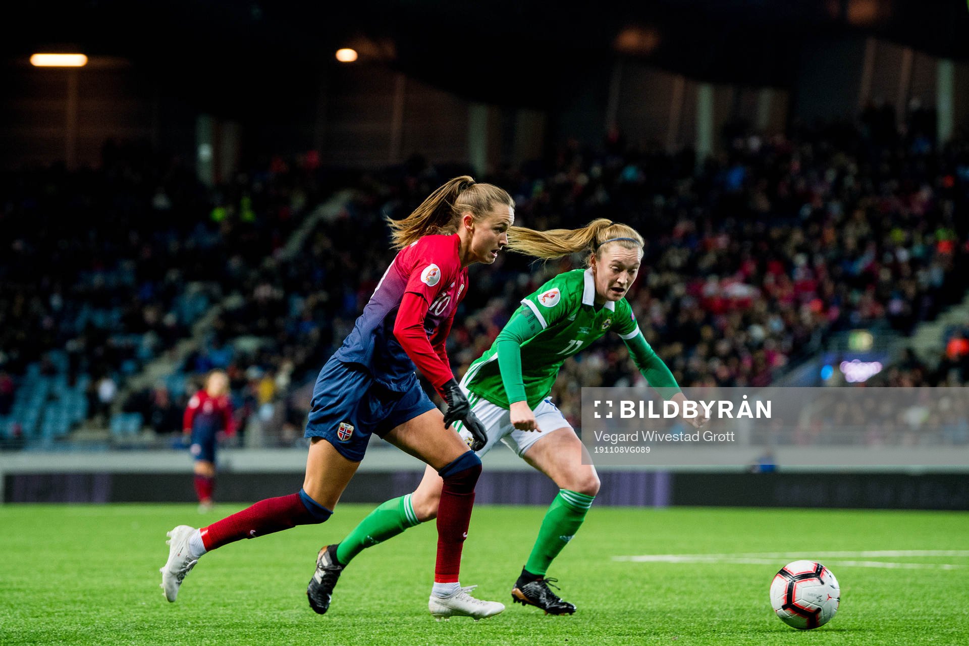 Caroline Graham Hansen of Norway and Laruen Wade of