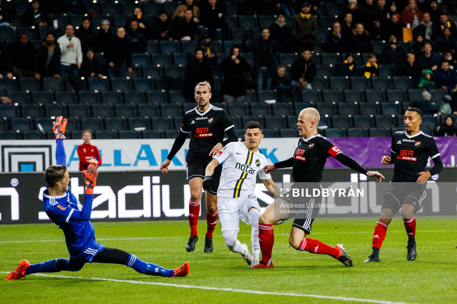 Enskedes målvakt Marvin Myhrberg och Viktor Lager