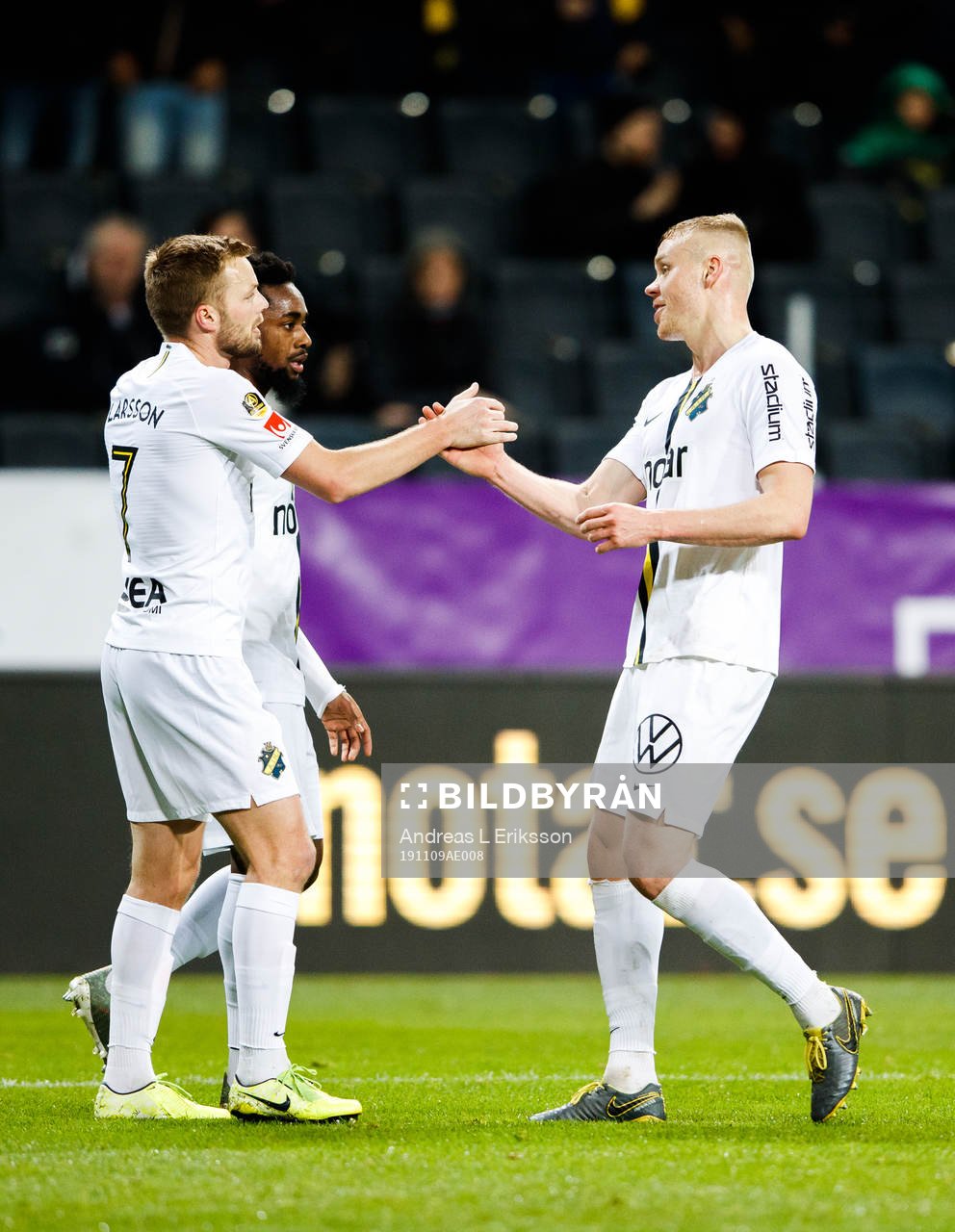 s Heradi Rashidi och Kolbeinn Sigthorsson jublar med