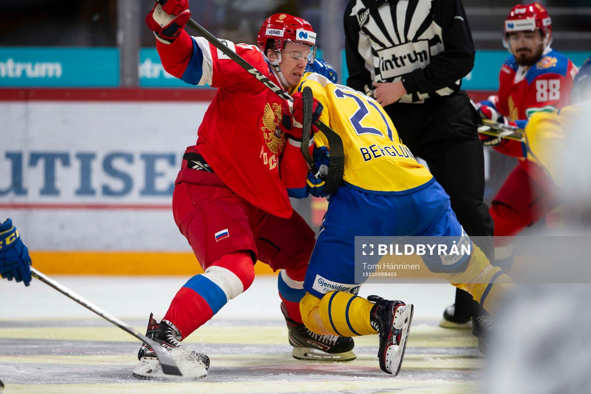 Pavel Karnaukhov #15, RUS, Patrik Berglund #21, SWE