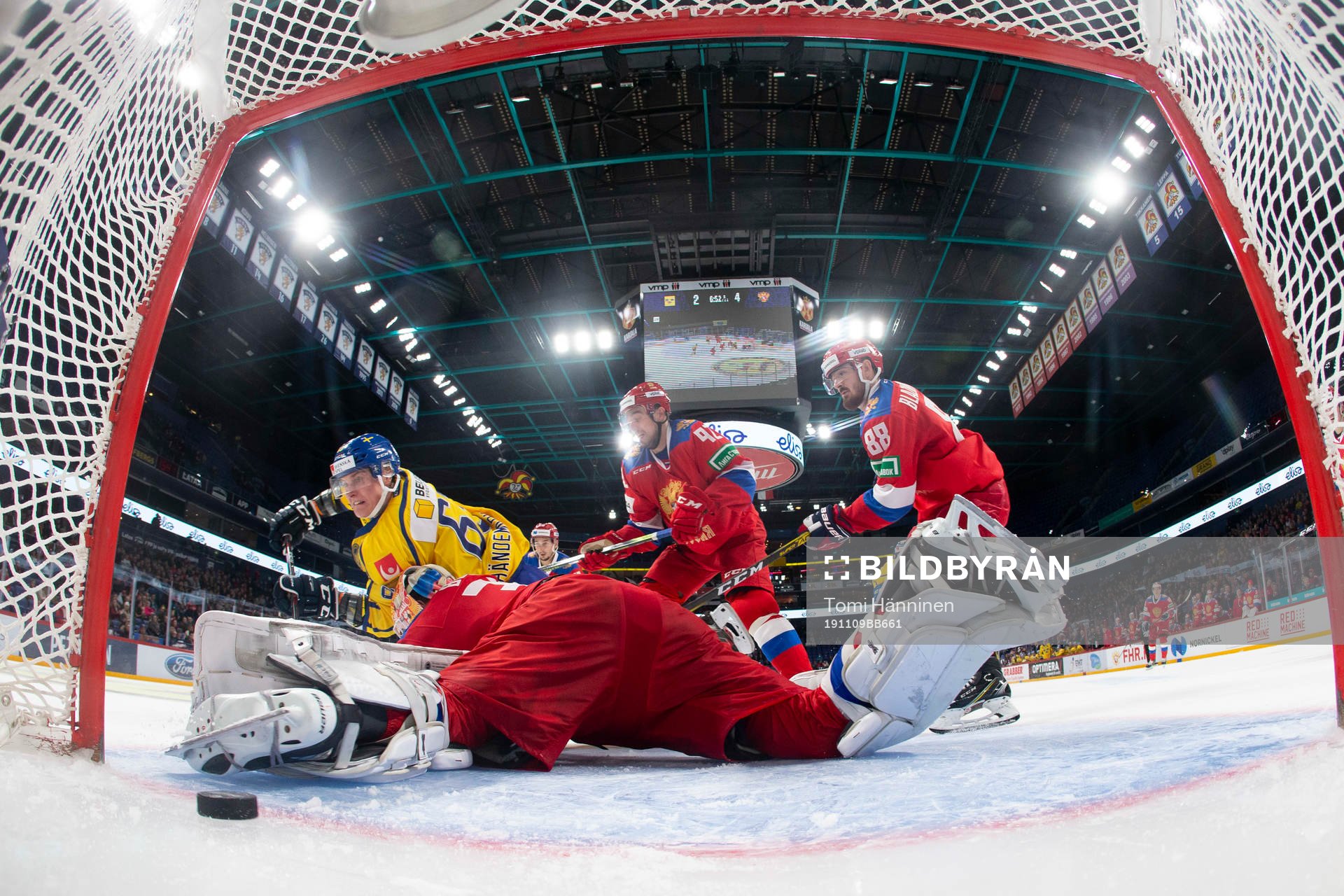 Fredrik Händemark #63, SWE score 3-4, Igor Bobkov #30,