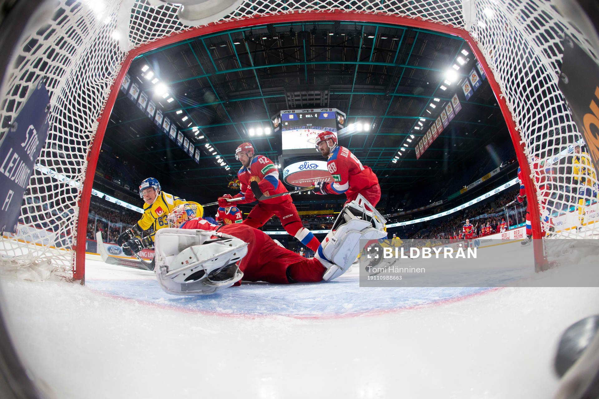 Fredrik Händemark #63, SWE score 3-4, Igor Bobkov #30,