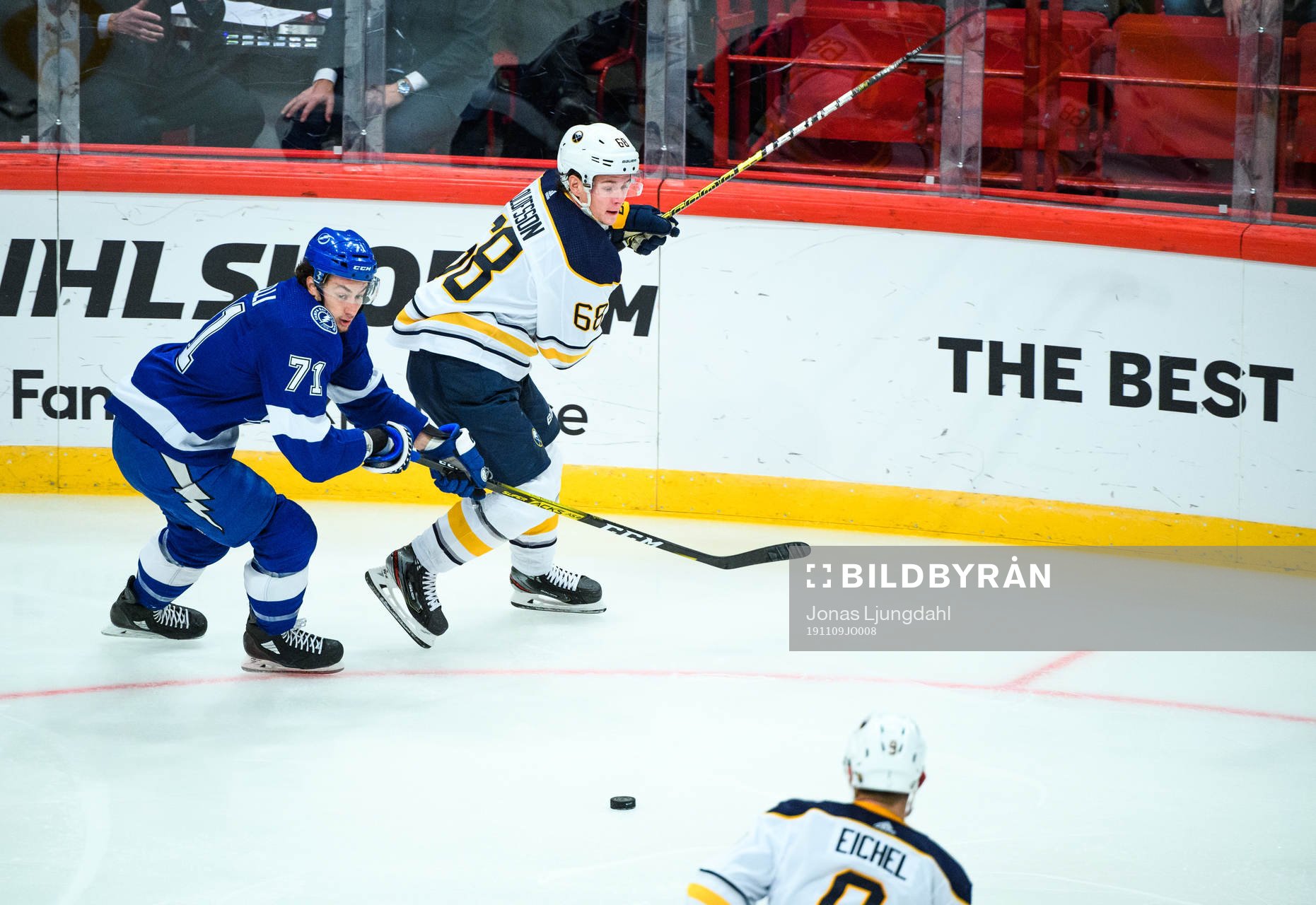 Anthony Cirelli of Tampa Bay Lightning against Victor