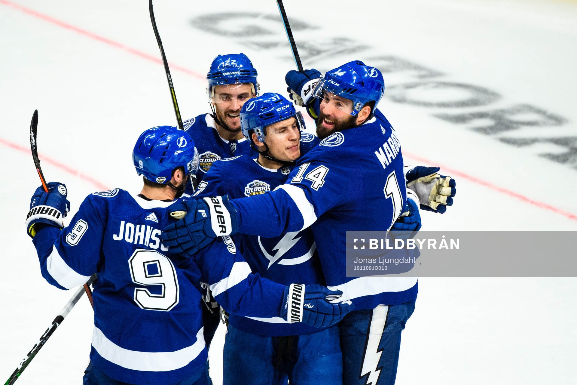 Pat Maroon of Tampa Bay Lightning celebrates the 1-1 goal