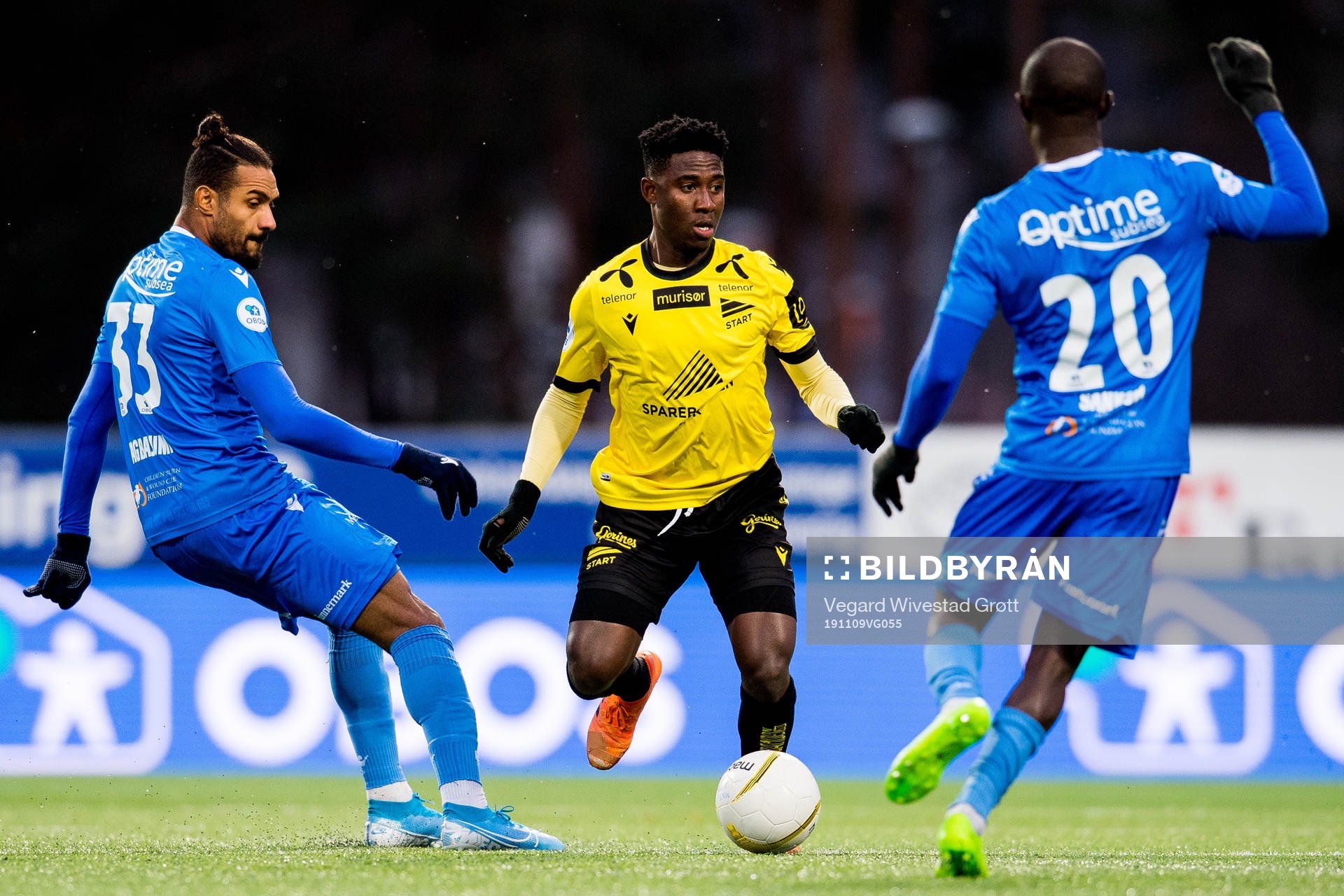 Marco Tajbajumi of Notodden and Isaac Twum of Start during the OBOS-ligaen football match between Notodden and Start on November 9, 2019 in Notodden.
