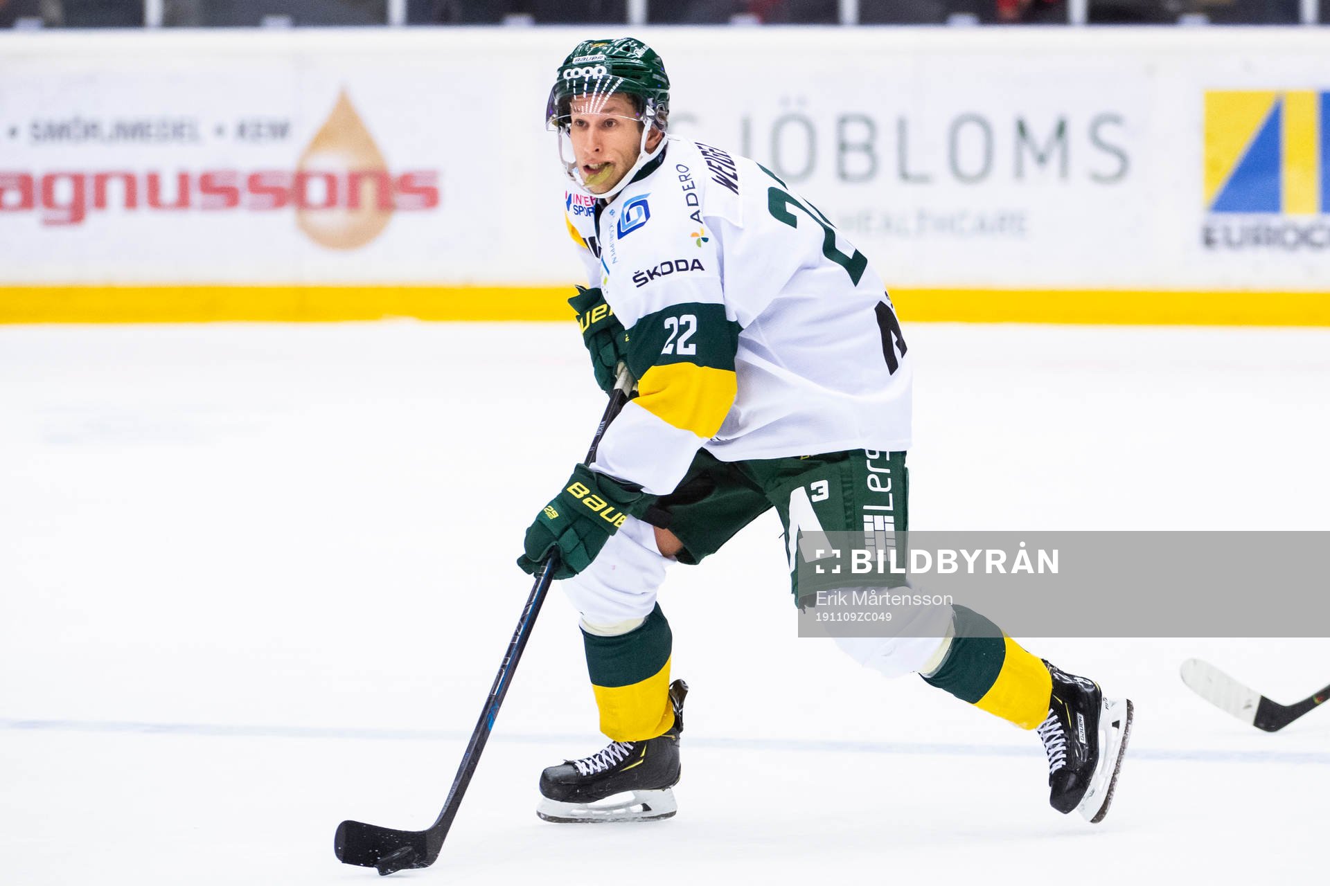 Björklövens Fredric Weigel med pucken