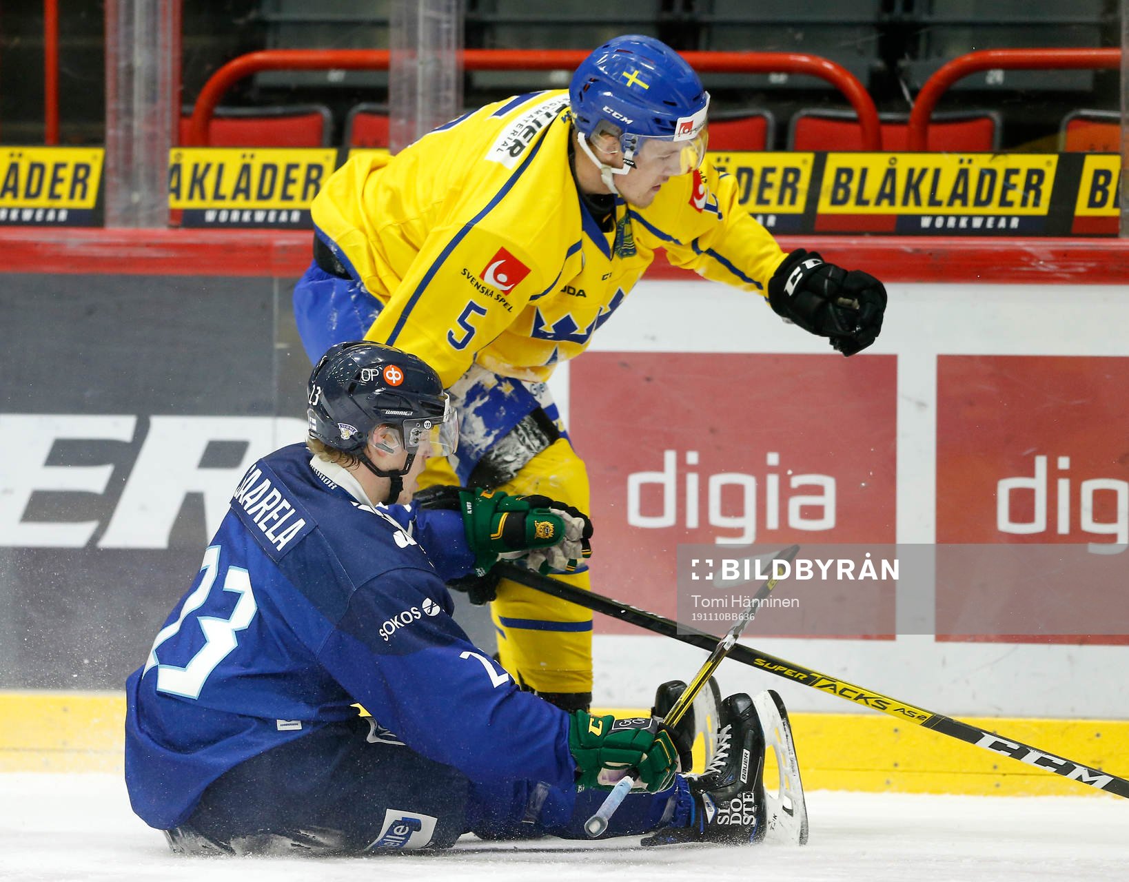 Antti Saarela #23, FIN and Philip Broberg #5, SWE