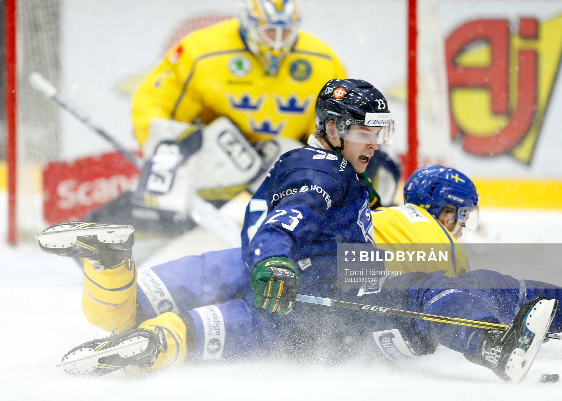 Antti Saarela #23, FIN and Philip Broberg #5, SWE