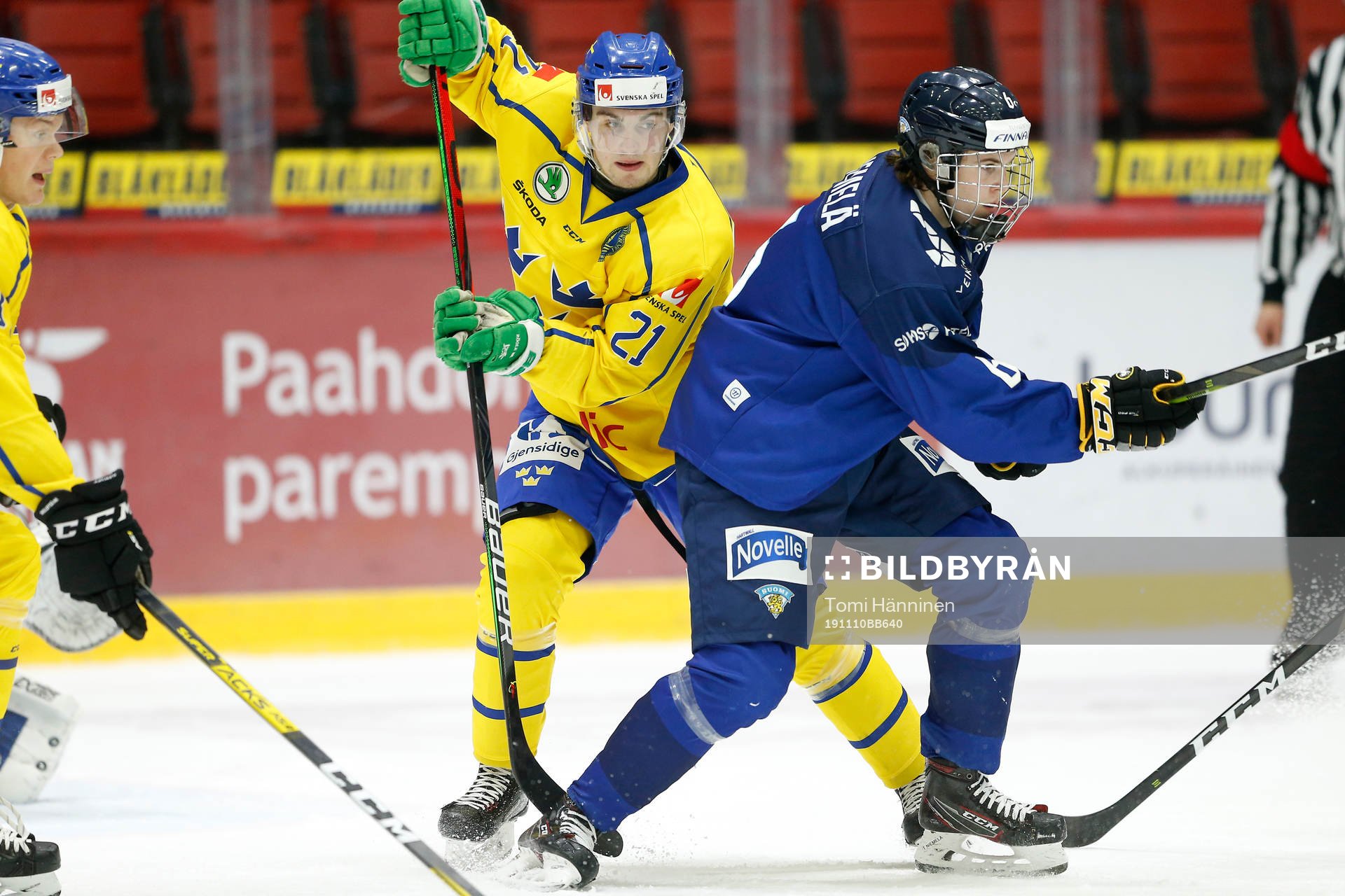 Nils Höglander #21, SWE and Topi Niemelä #6, FIN