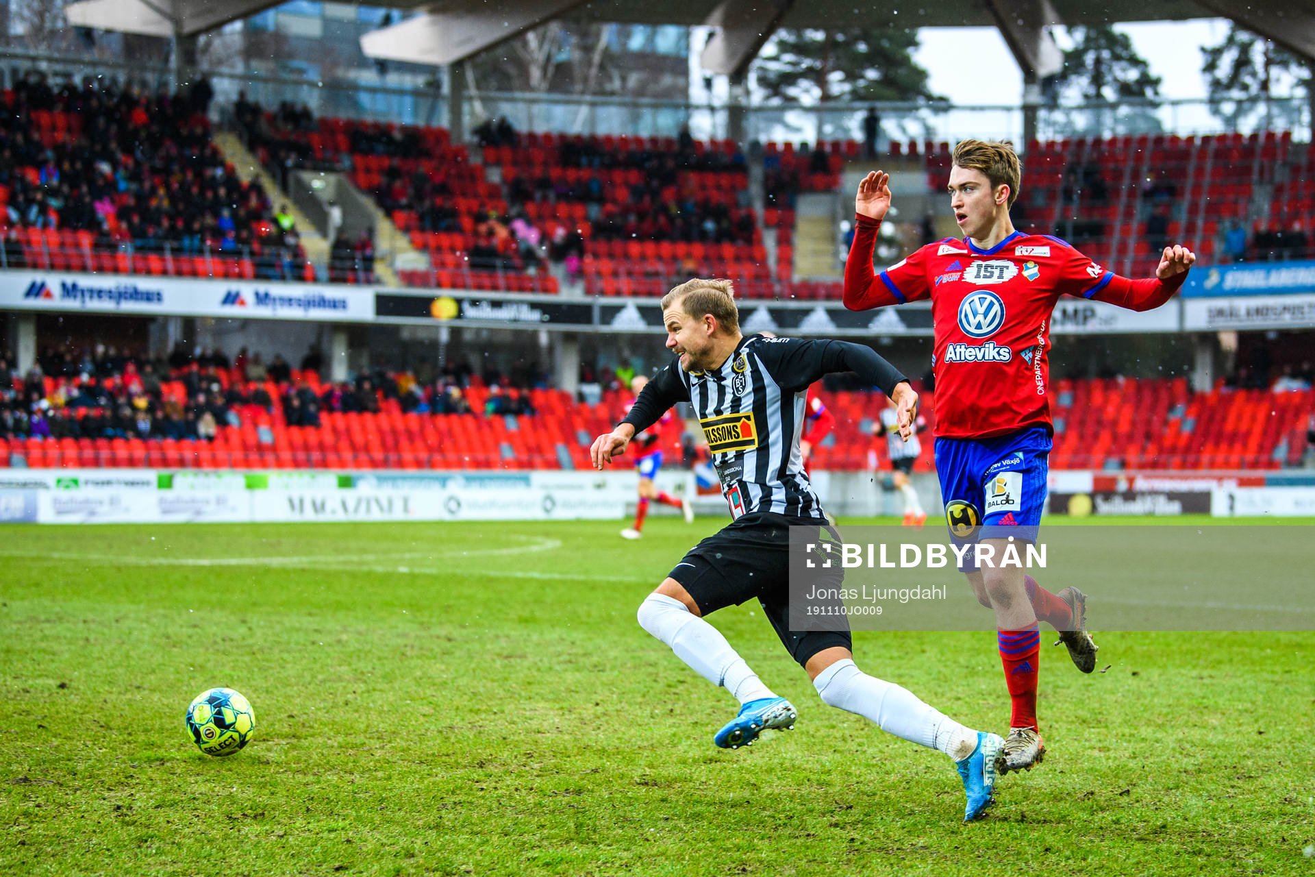 Landskronas Jonathan Asp och Östers Christian Ljungberg