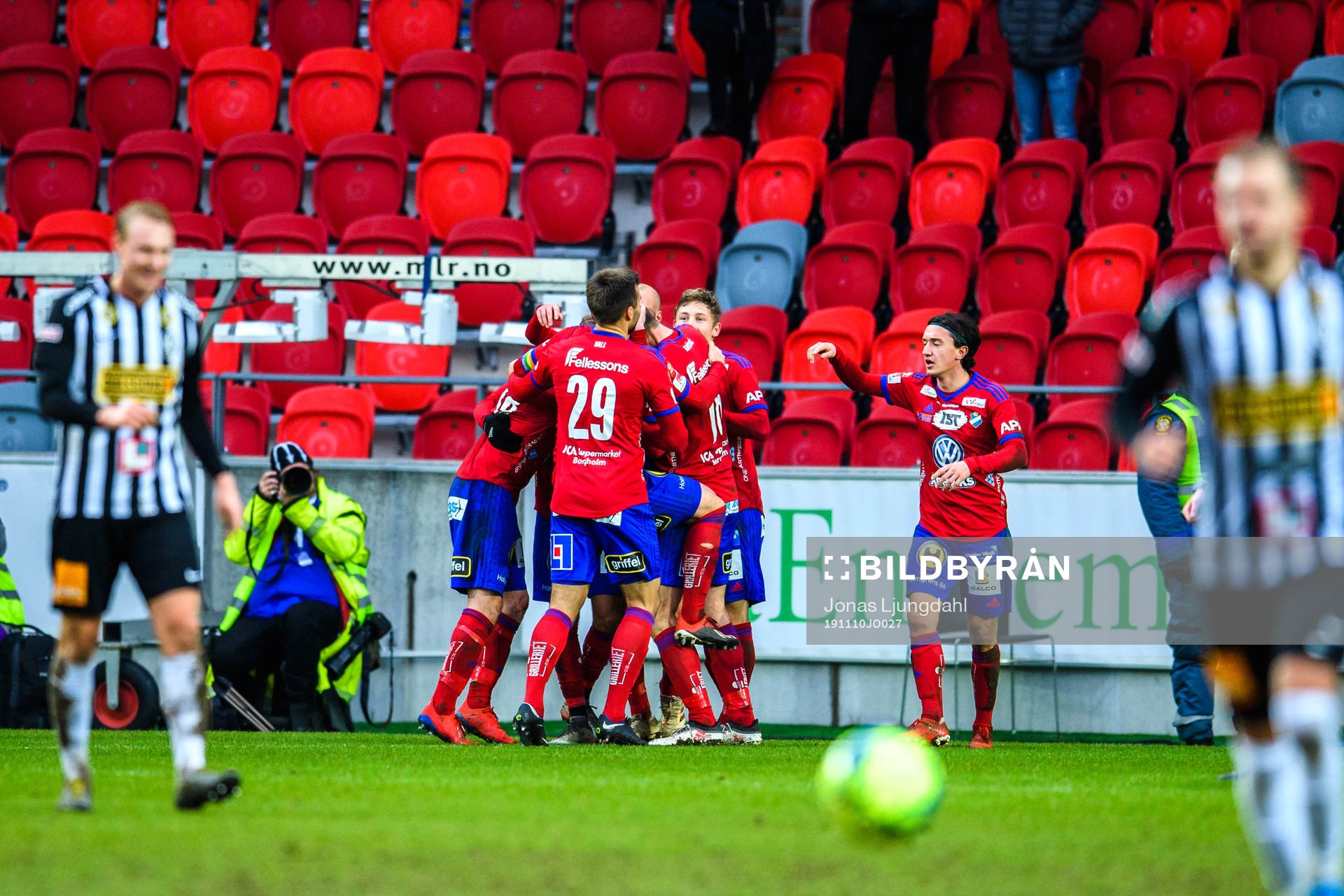 Östers spelare jublar