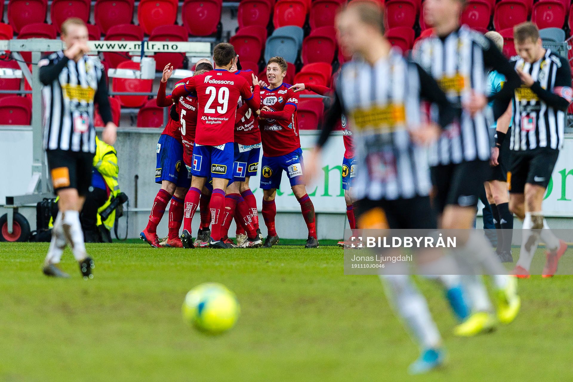 Östers spelare jublar