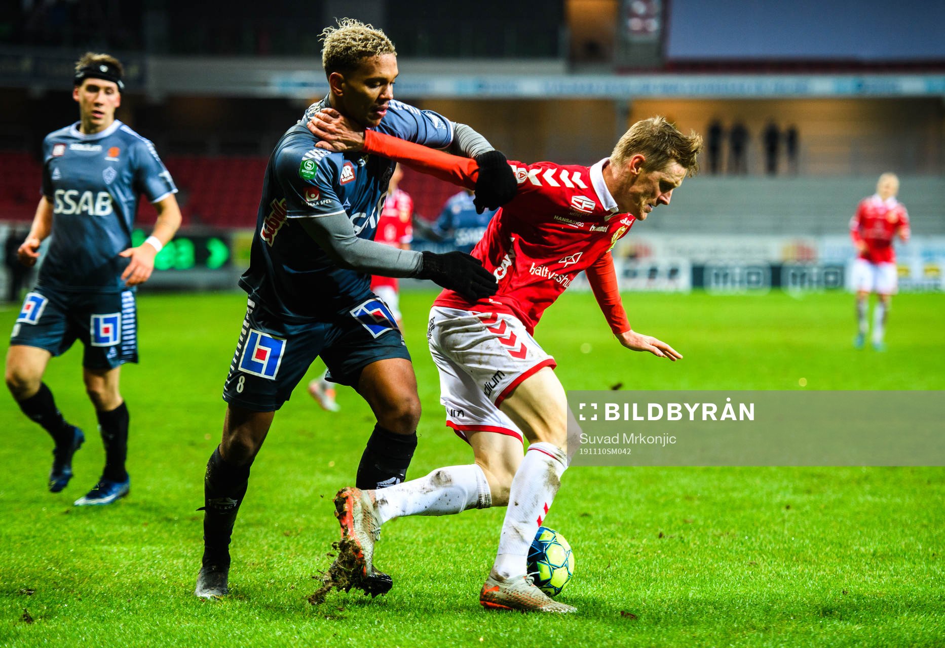 Kalmars Rasmus Elm och Brages Seth Kanteh Hellberg
