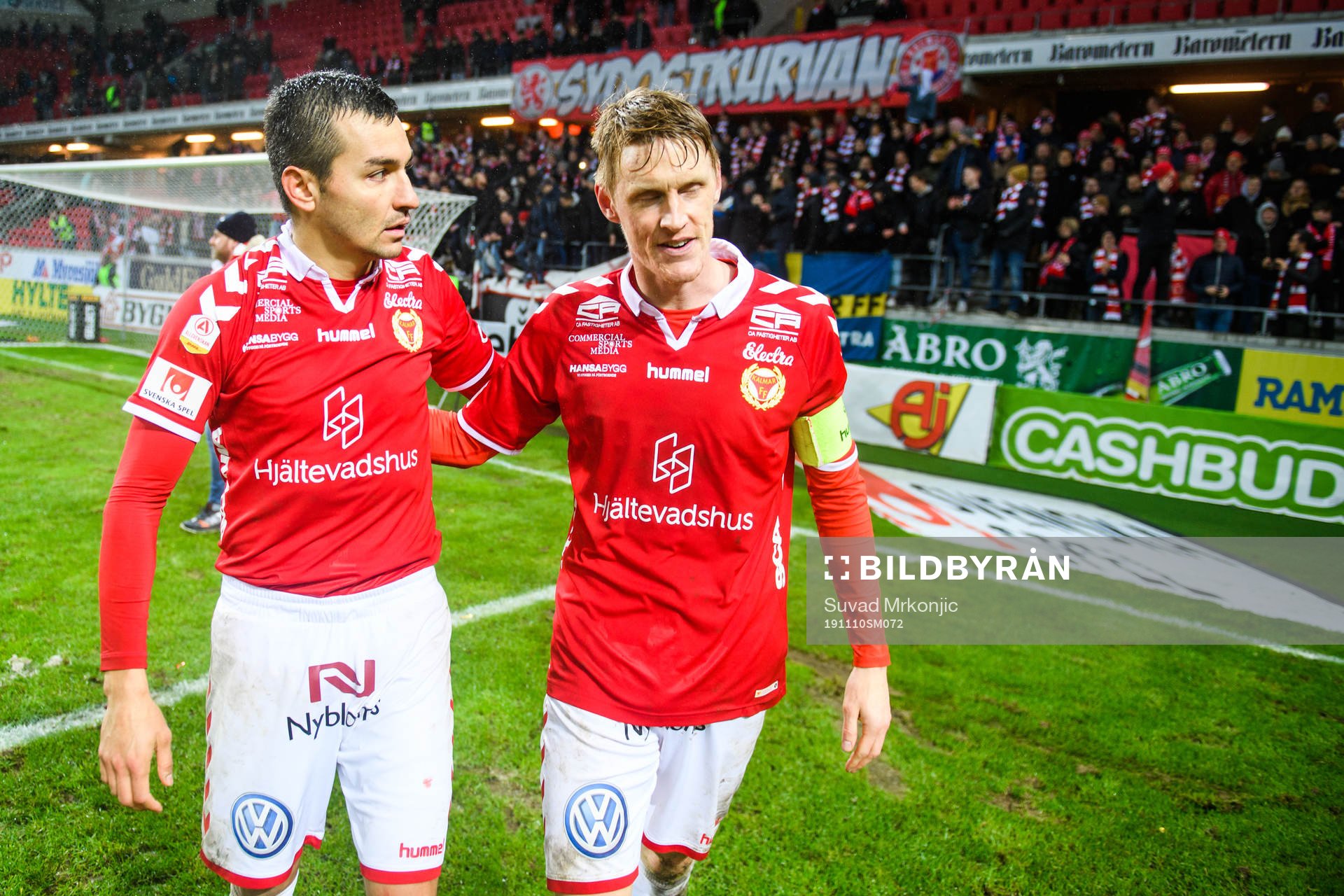 Kalmars Rasmus Elm och Emin Nouri jublar efter fotbollsmatchen i kvalet till Allsvenskan mellan Kalmar och Brage den 10 november 2019 i Kalmar.