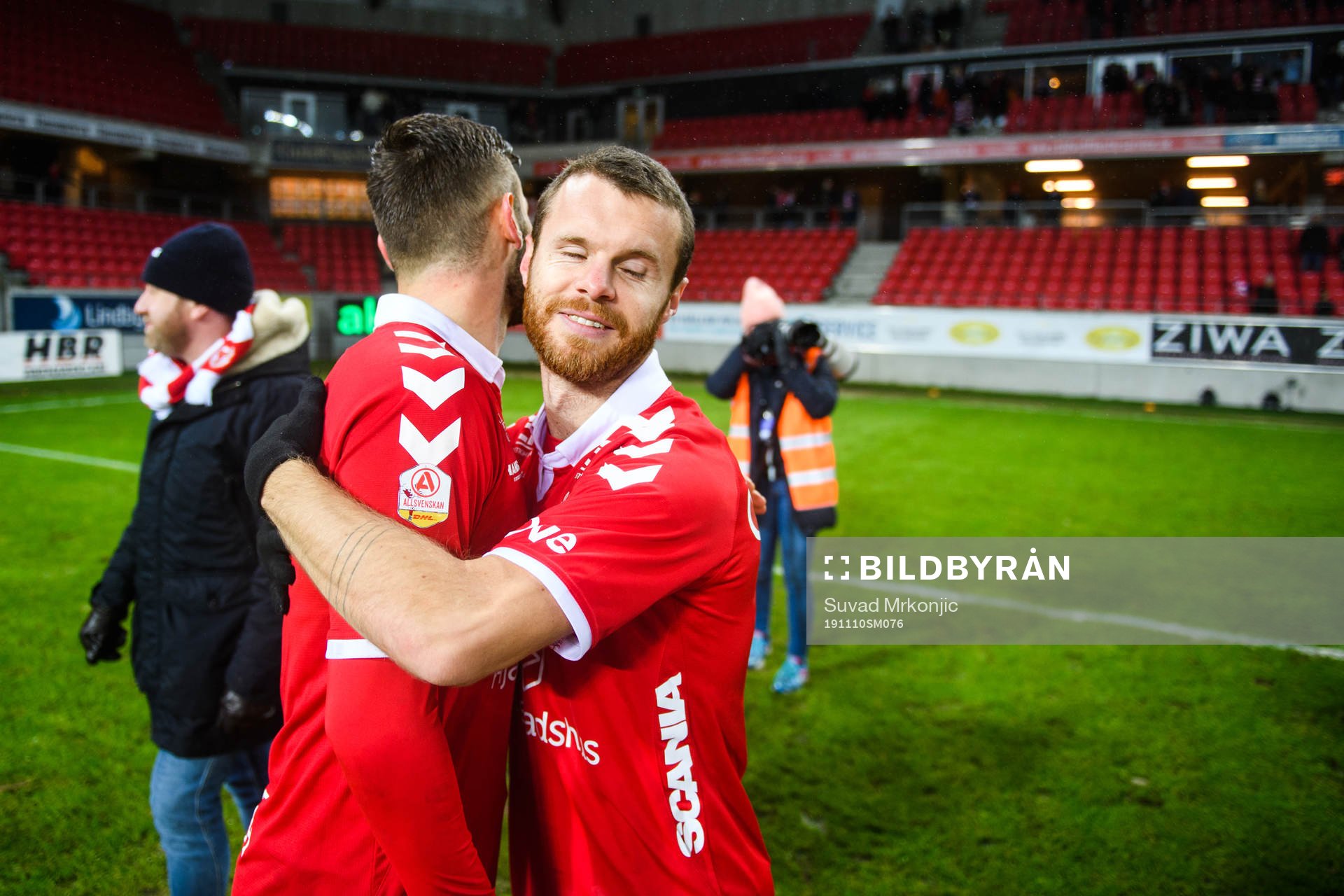 Kalmars Fidan Aliti och Måns Söderqvist  jublar