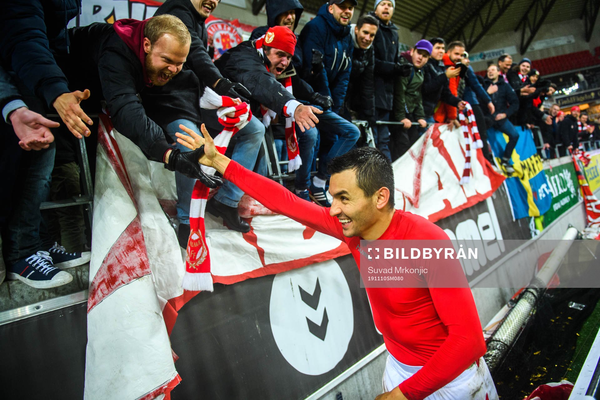 Kalmars Emin Nouri jublar med supportrar
