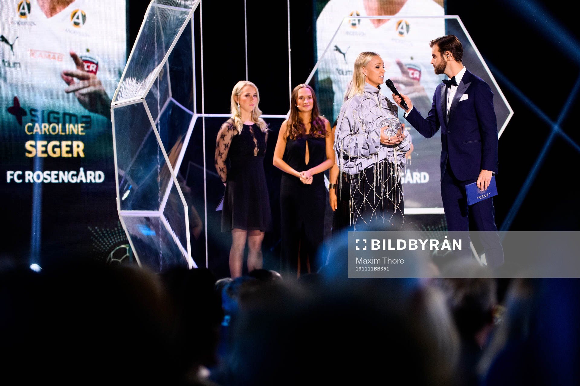 Caroline Seger tilldelas priset Årets Mittfältare