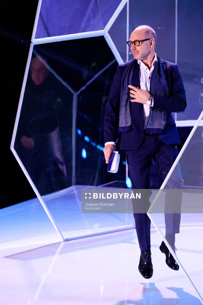 Thomas Ravelli prisutdelare årets målvakt under Fotbollsgalan den 11 november 2019 i Stockholm.