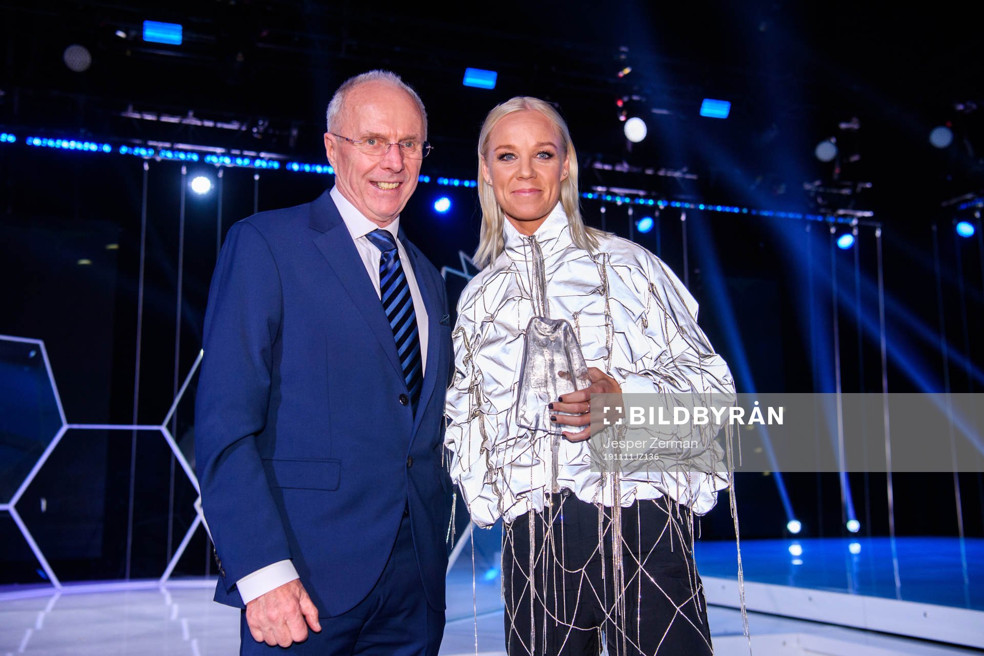Sven-Göran Eriksson Svennis tillsammans med Caroline Seger vinnare av Diamantbollen under Fotbollsgalan den 11 november 2019 i Stockholm.