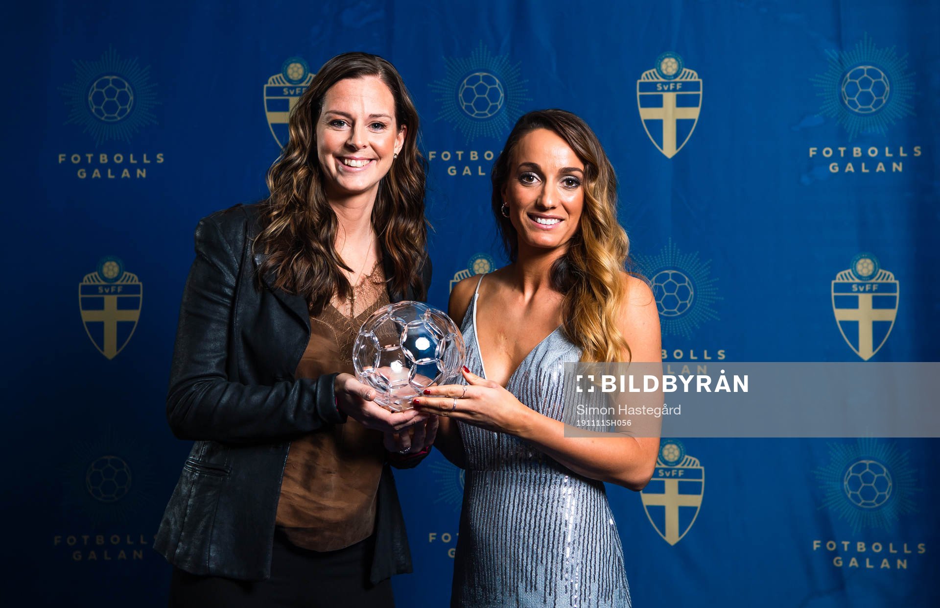 Prisutdelare Lotta Schelin med Kosovare Asllani