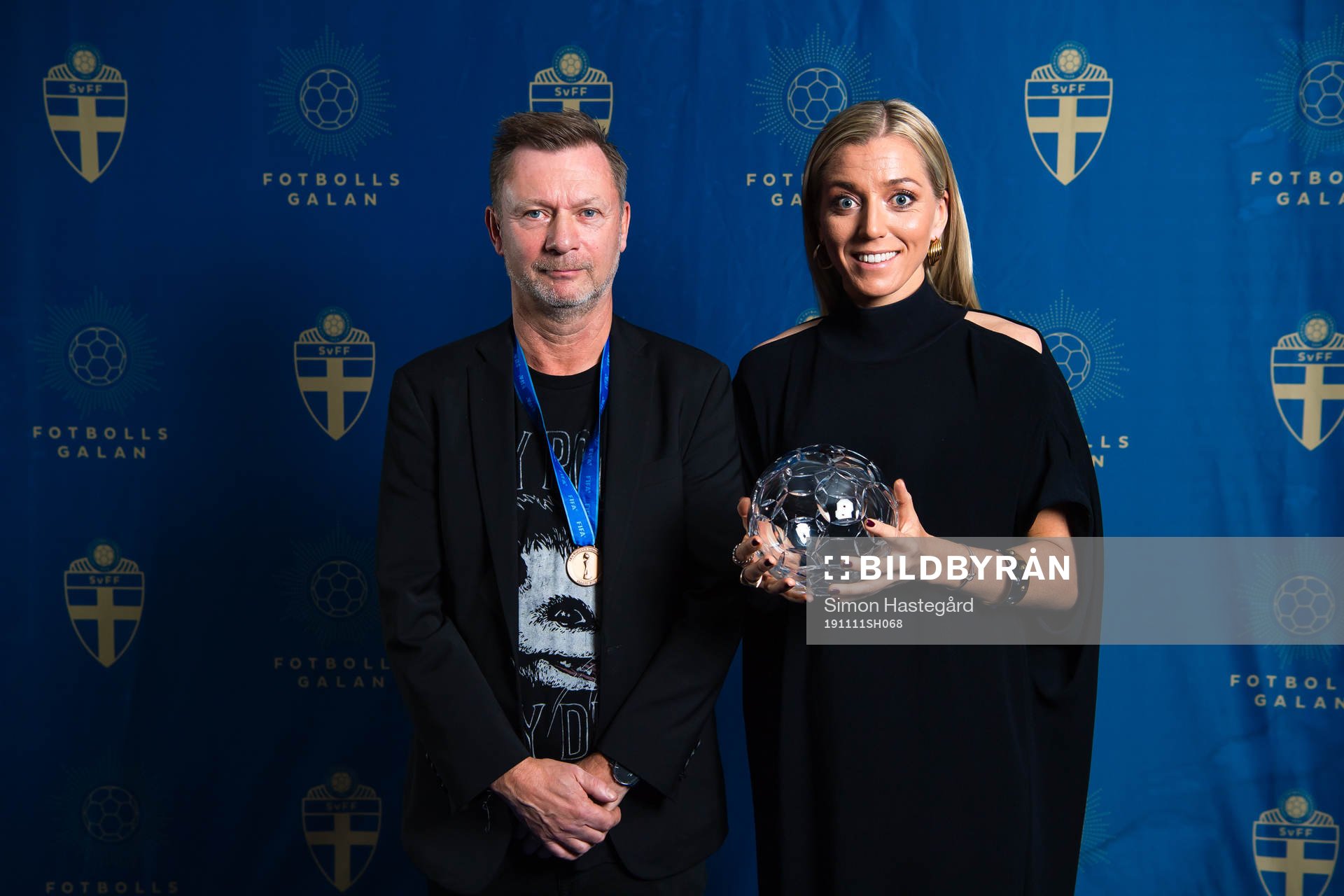 Prisutdelare Peter Gerhardsson med Linda Sembrant
