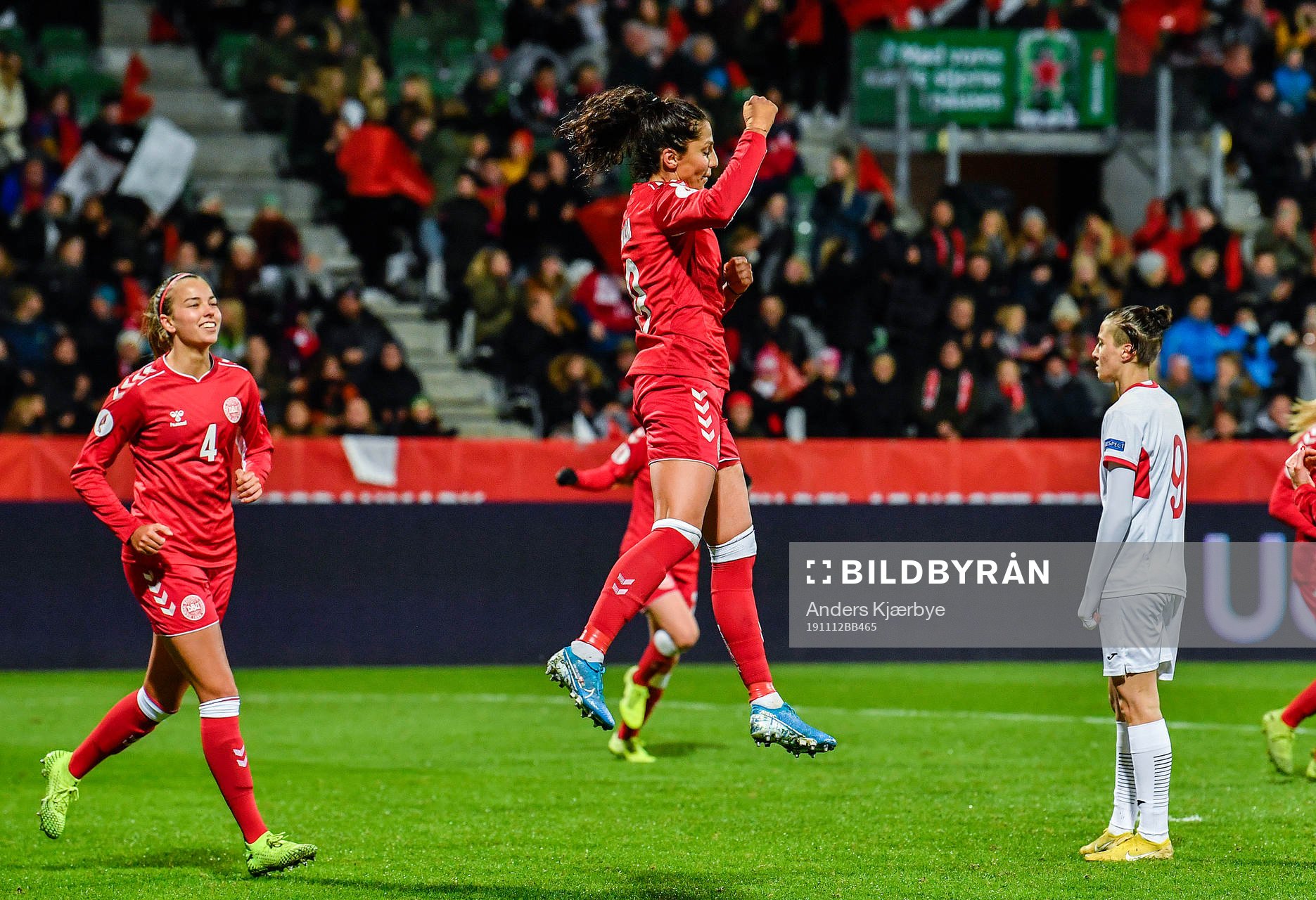 [DK=20191112: Nadia Nadim, Danmark, jubler