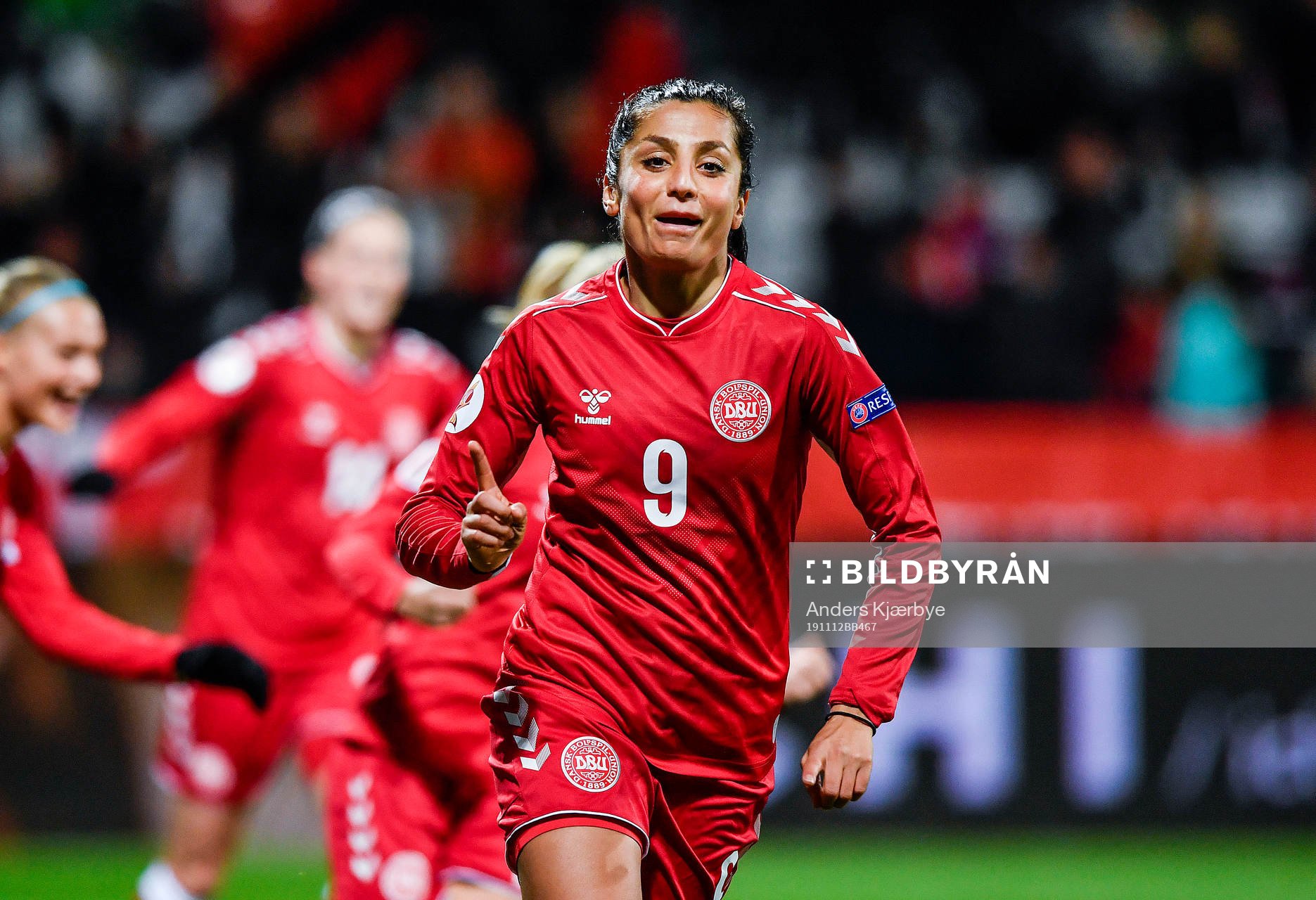 [DK=20191112: Nadia Nadim, Danmark, jubler]