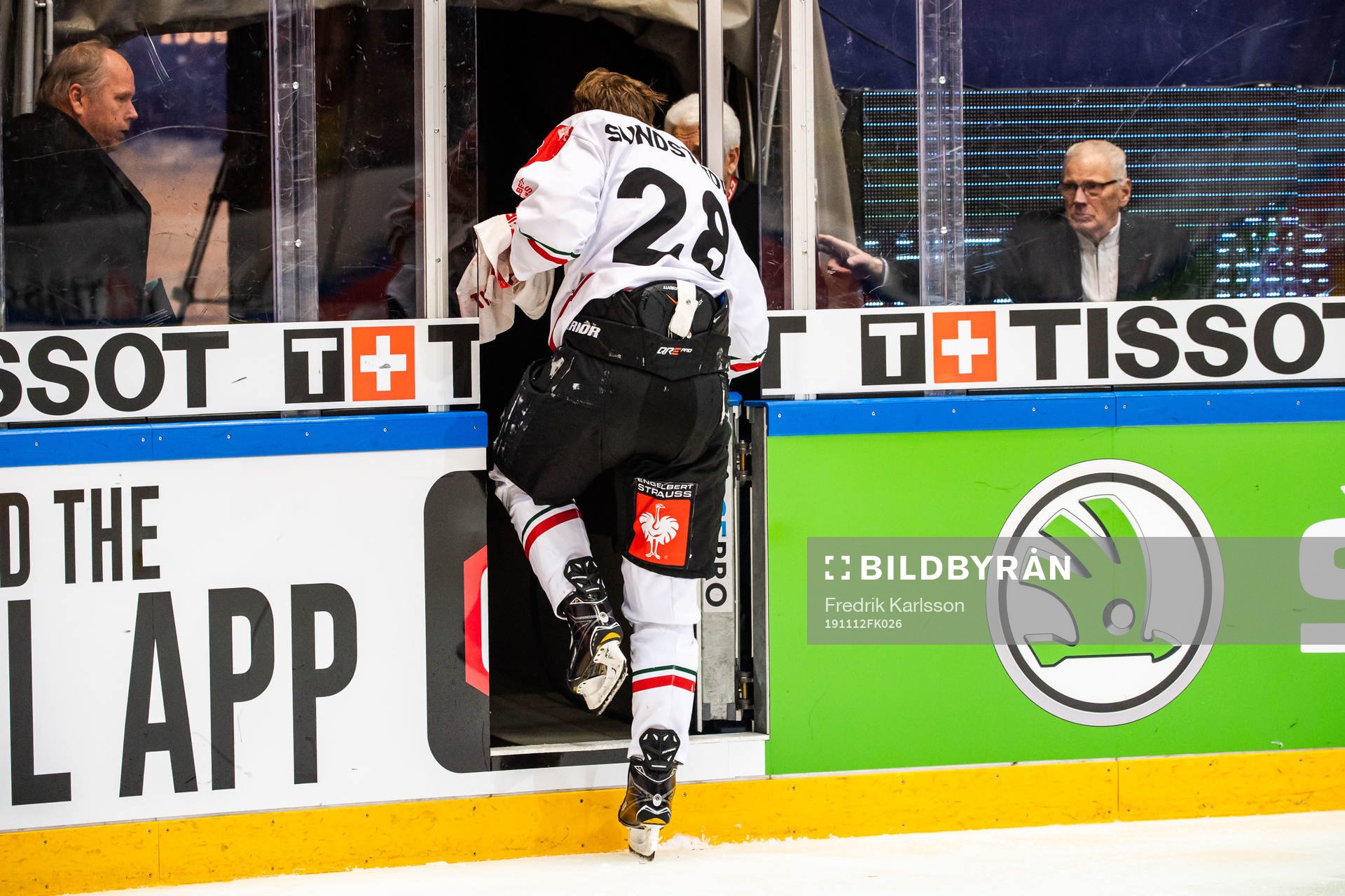 Johan Sundström of Frölunda leaves the ice