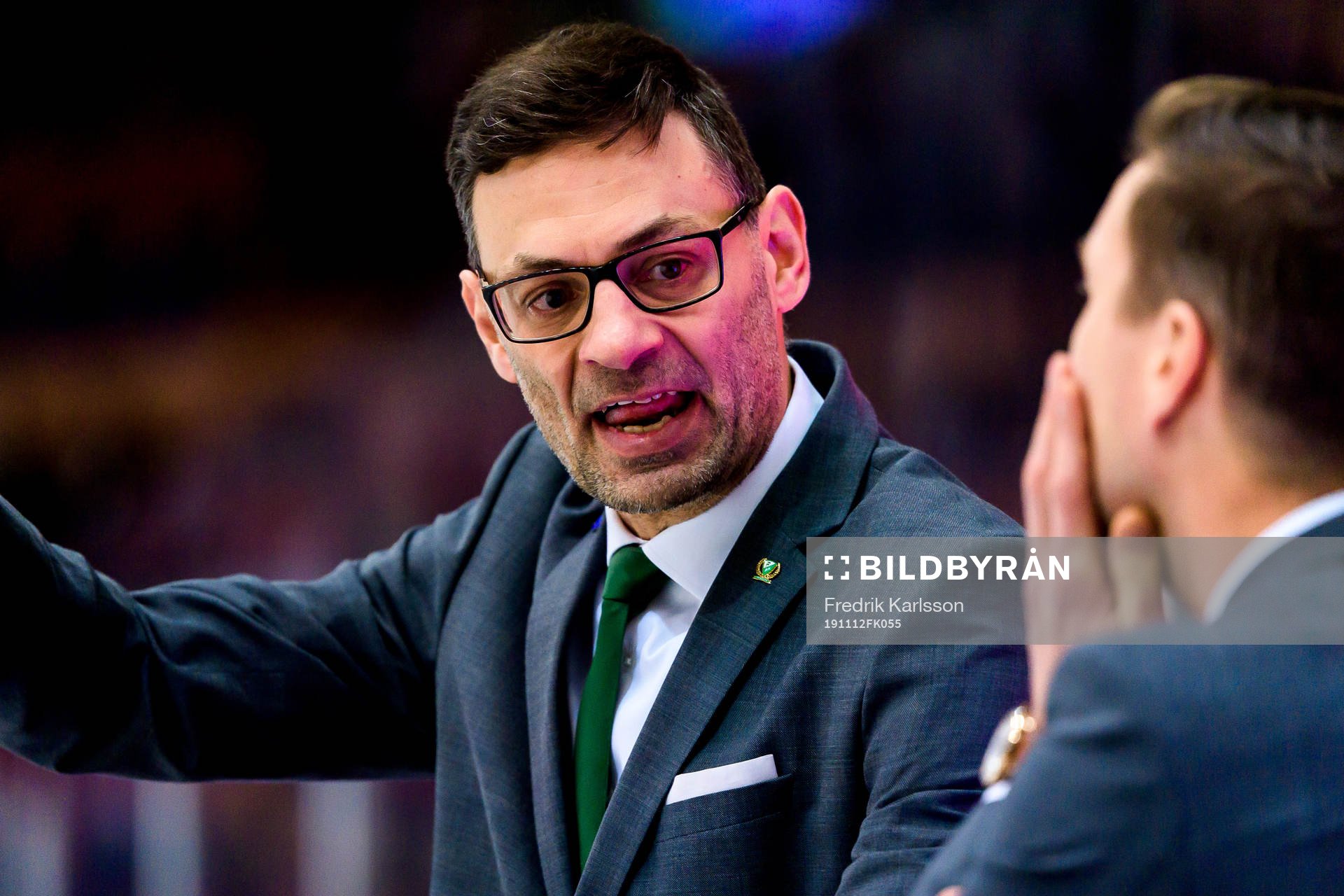 assisting coach Peter Popovic of Färjestad