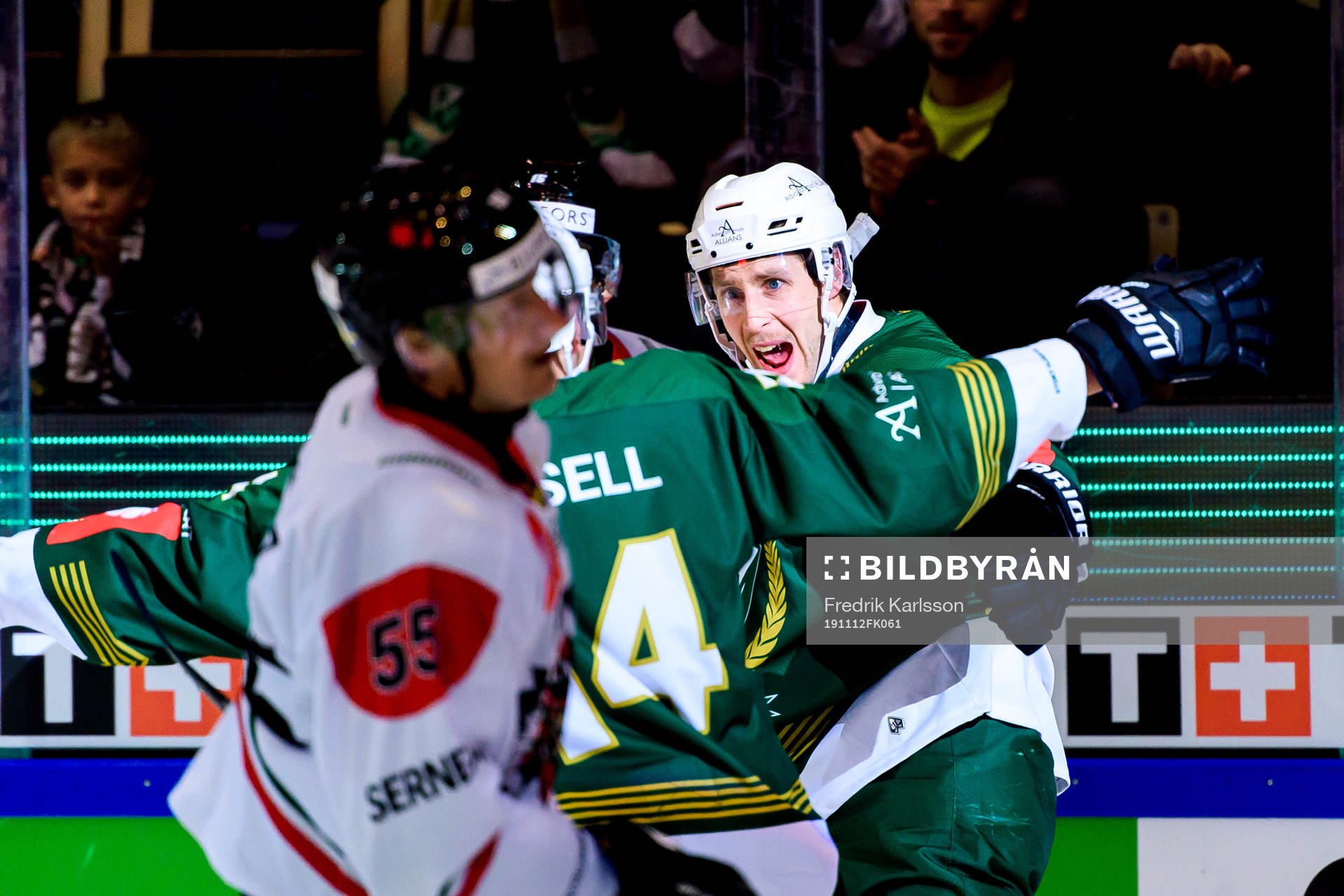 Per Åslund of Färjestad celebrates