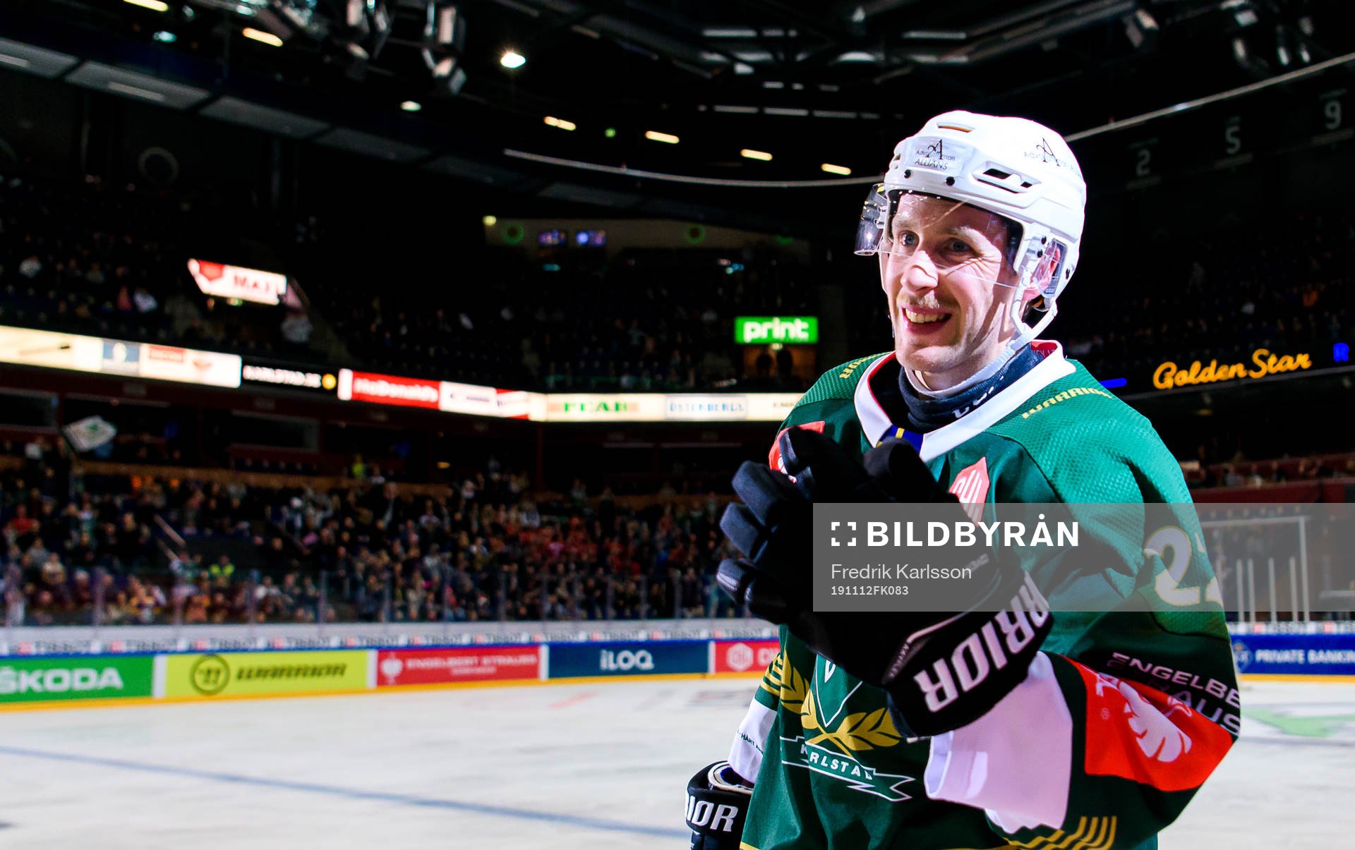 Per Åslund of Färjestad celebrates
