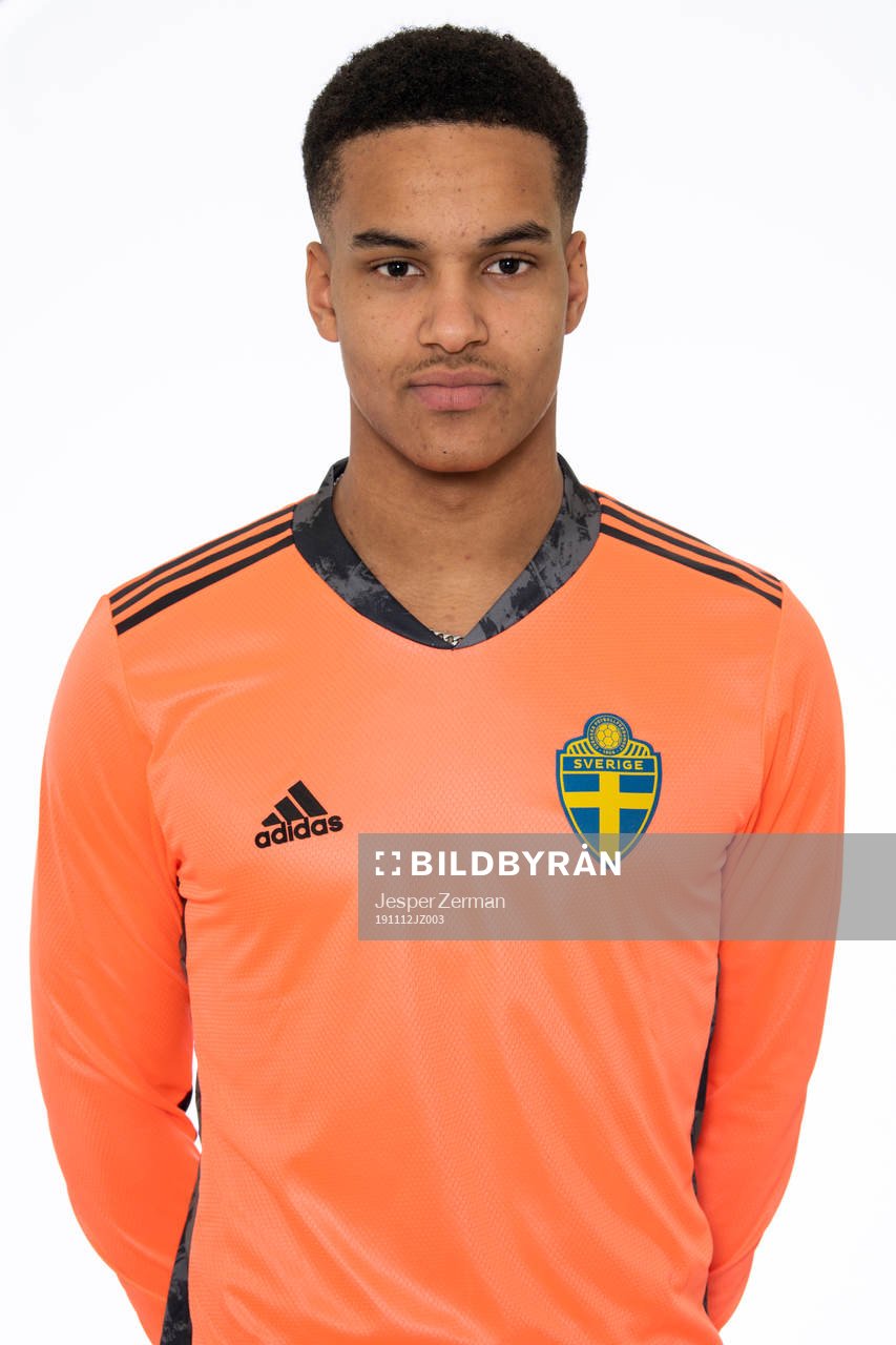 Oliver Dovin i P17-landslaget